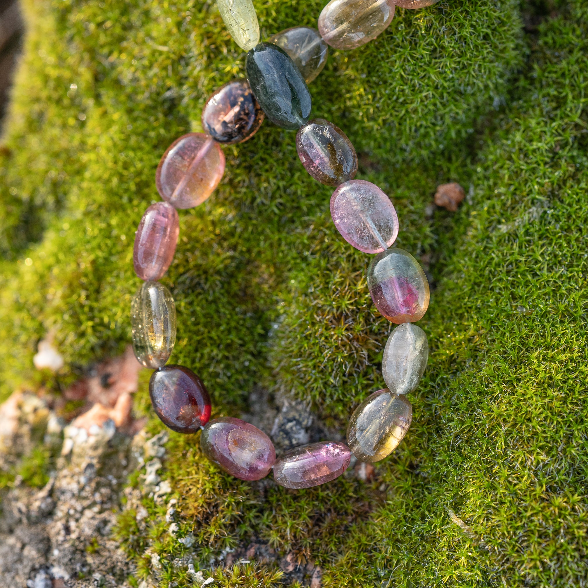 Fil de 43 cm de perles ovales lisses de Tourmaline multicolore " qualité wouah " 🌈 de 4/9 mm ( fil 7 )