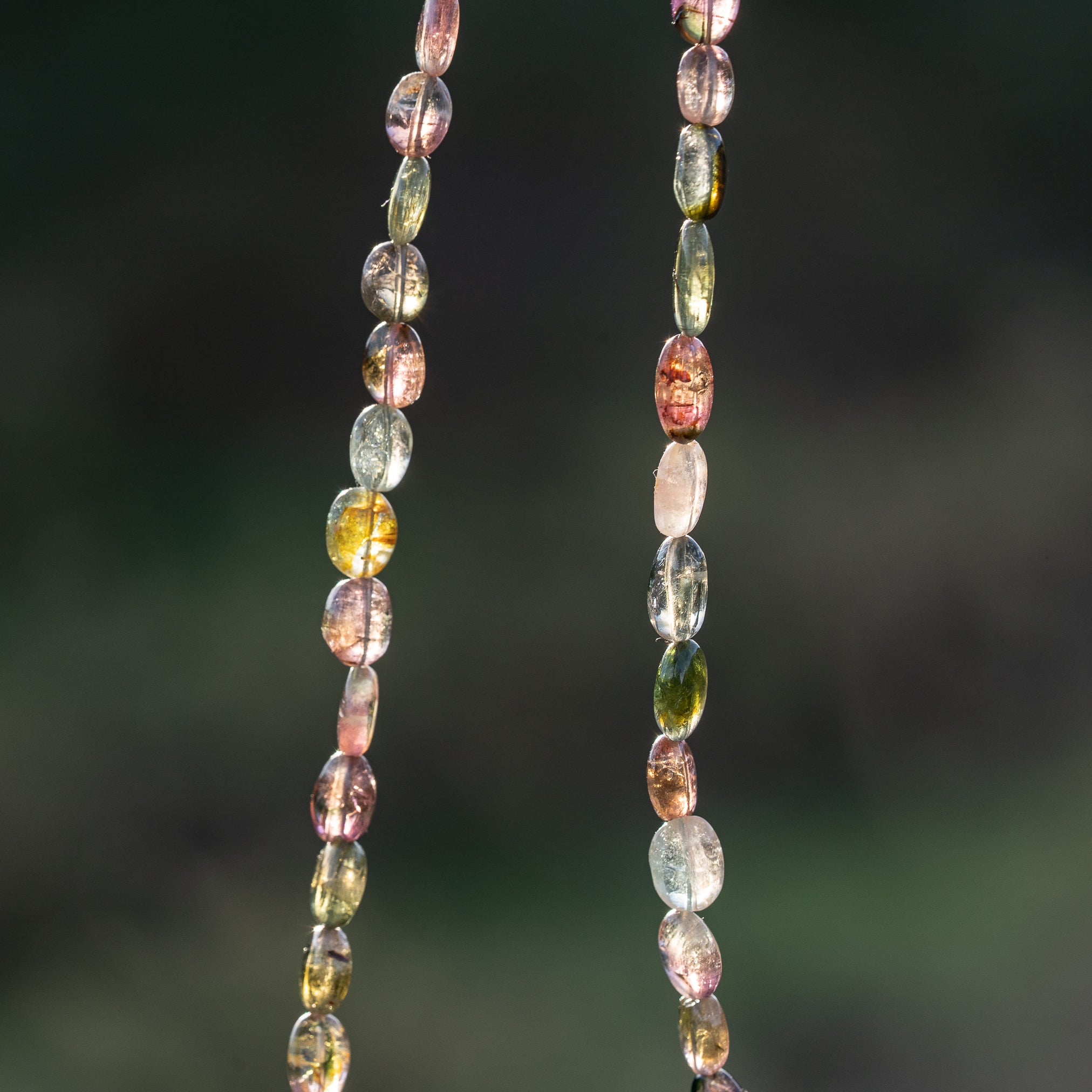 Fil de 43 cm de perles ovales lisses de Tourmaline multicolore " qualité wouah " 🌈 de 4/9 mm ( fil 8 )