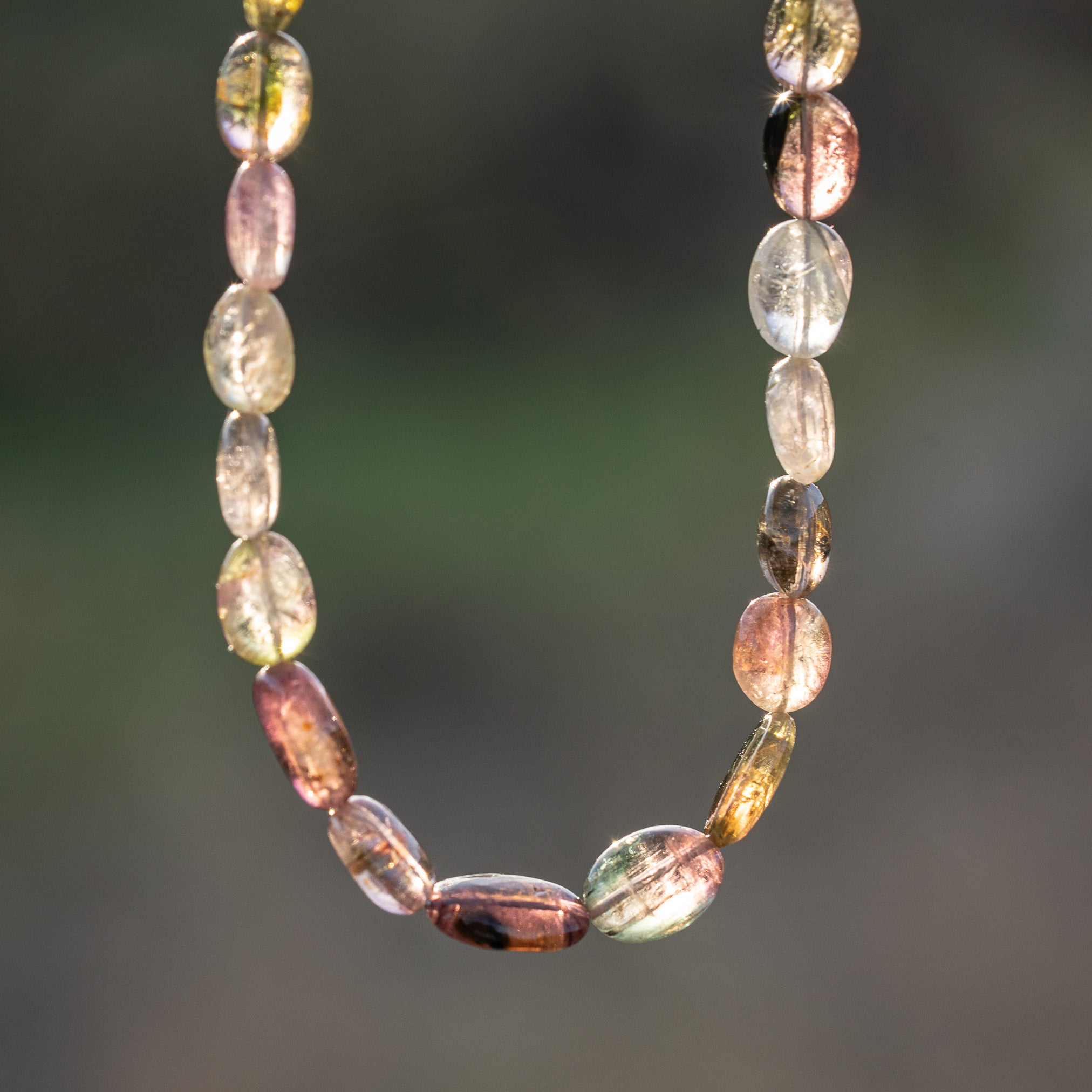 Fil de 43 cm de perles ovales lisses de Tourmaline multicolore " qualité wouah " 🌈 de 4/9 mm ( fil 8 )