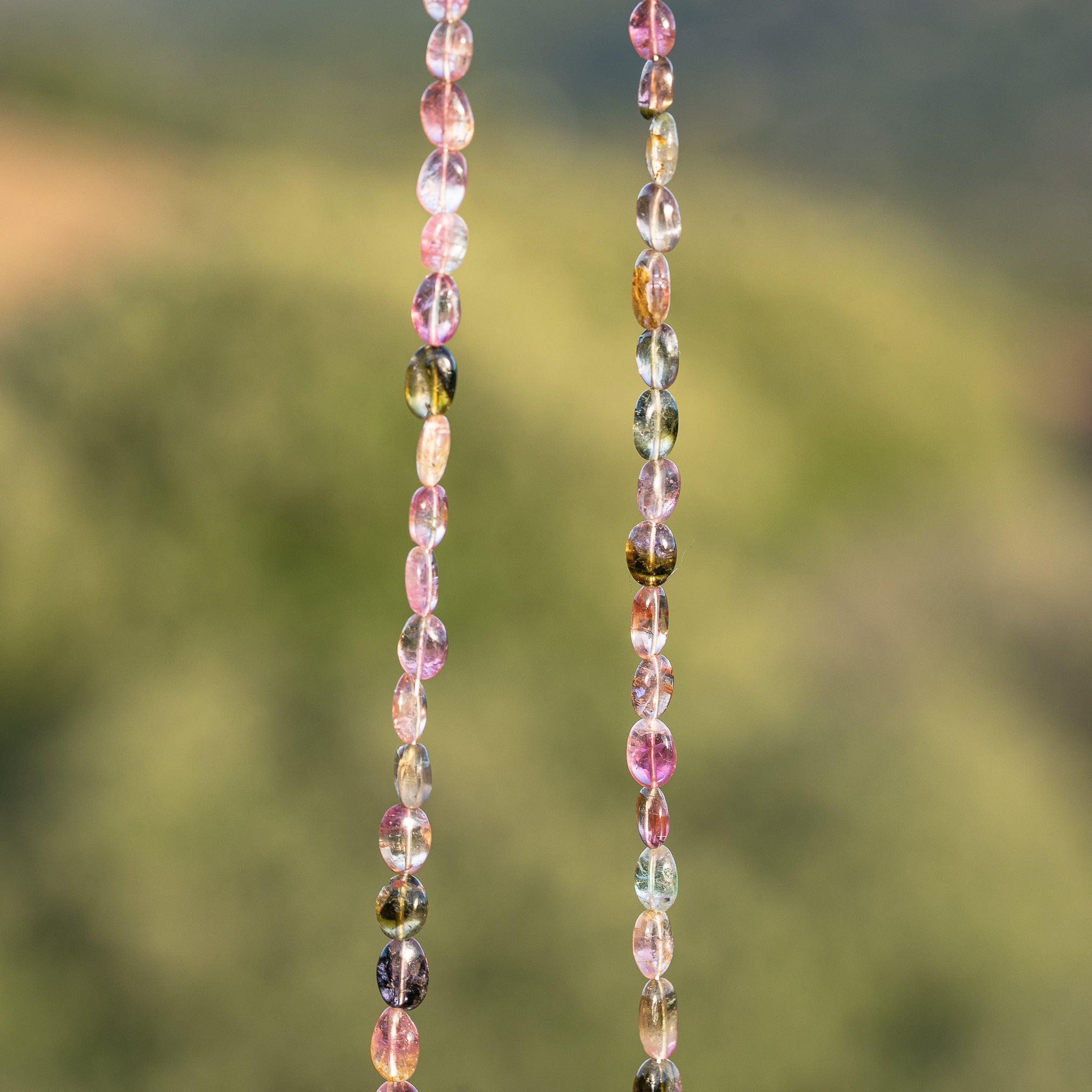 Fil de 43 cm de perles ovales lisses de Tourmaline multicolore " qualité wouah " 🌈 de 4/10 mm ( fil 10 )