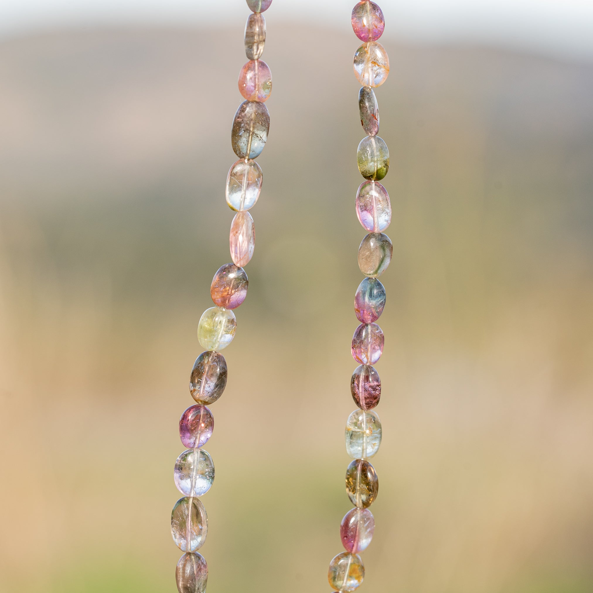 Fil de 43 cm de perles ovales lisses de Tourmaline multicolore " qualité wouah " 🌈 de 4/9 mm ( fil 12 )