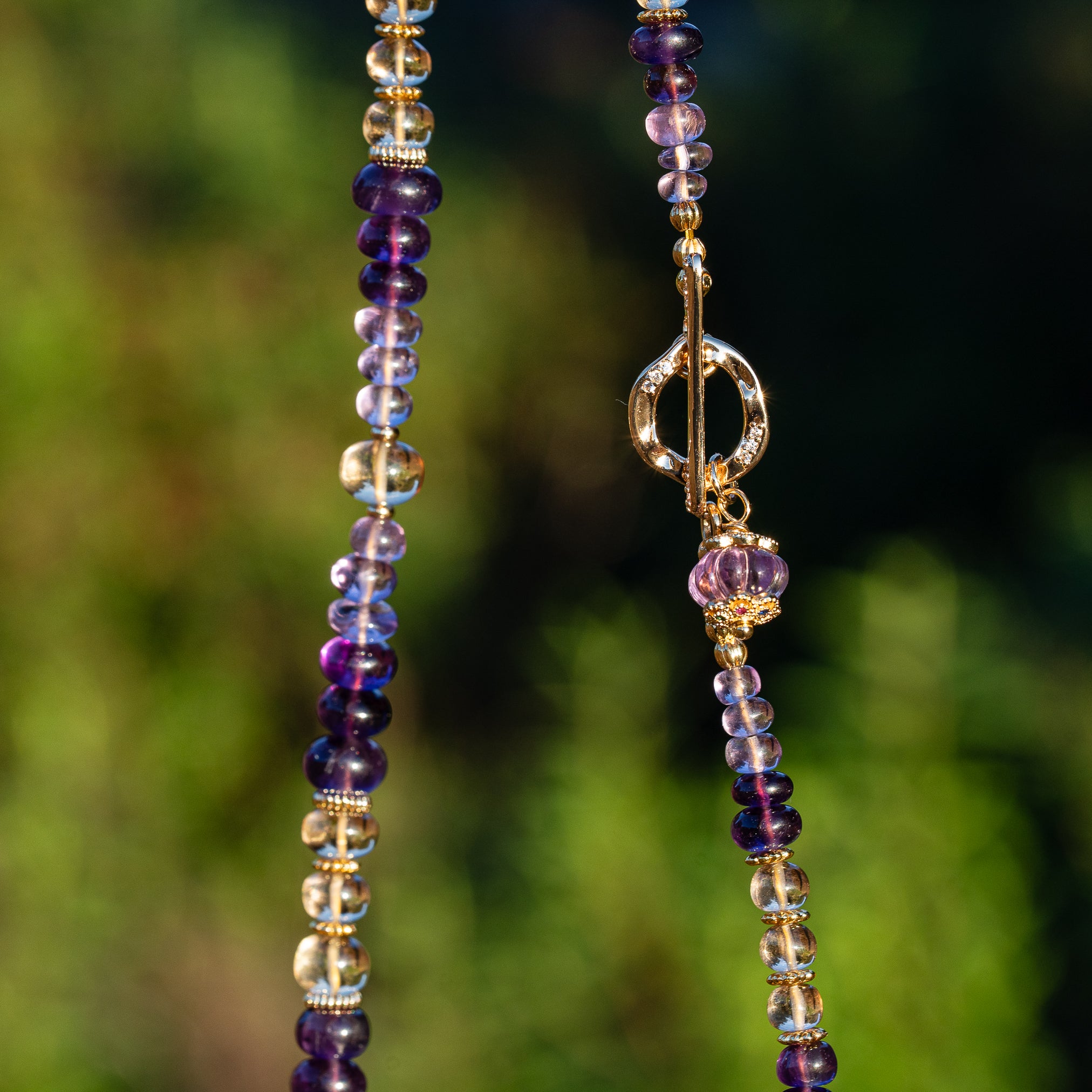 Collier lumineux en Citrine naturelle et Améthyste et laiton plaqué or 18k de 50 cm