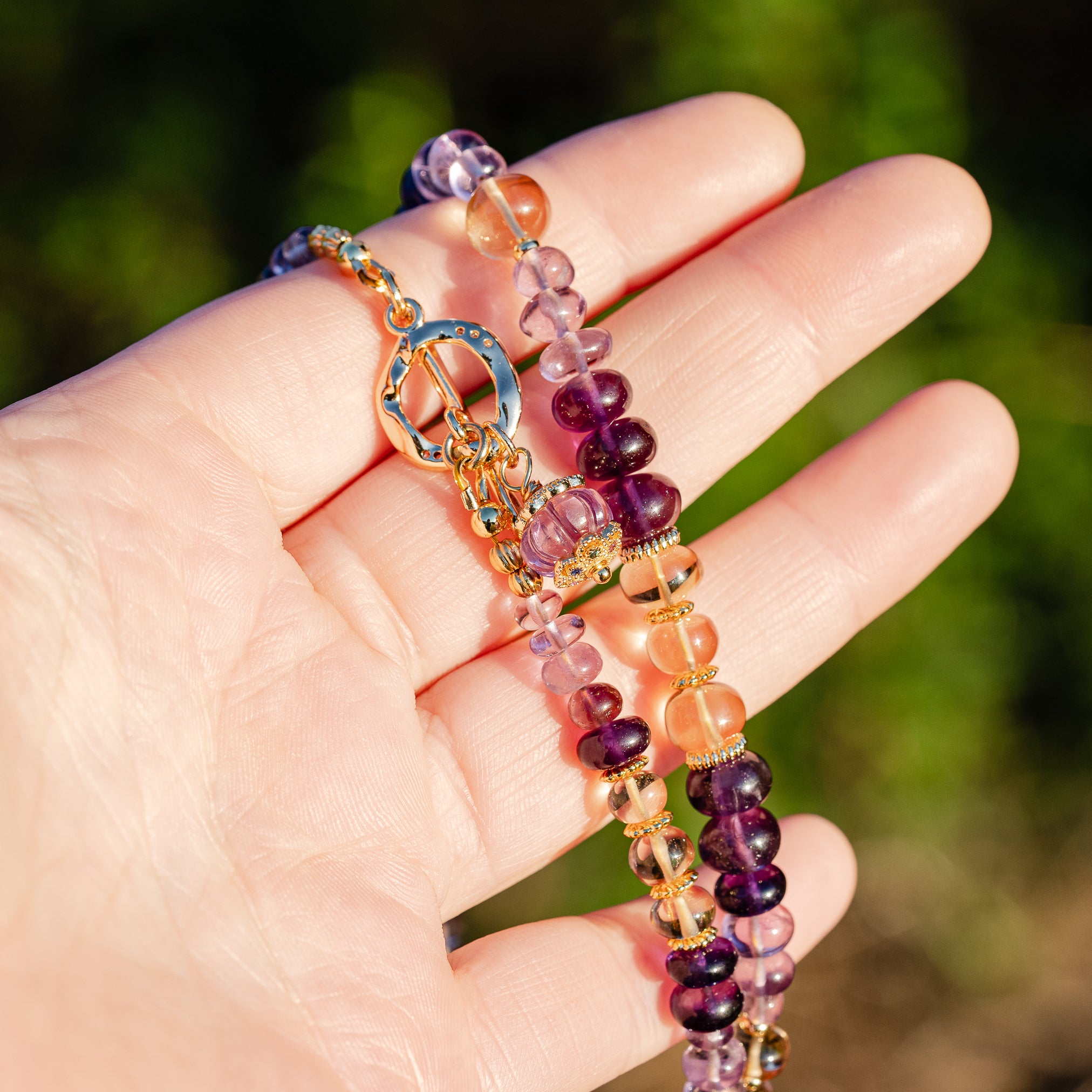 Collier lumineux en Citrine naturelle et Améthyste et laiton plaqué or 18k de 50 cm