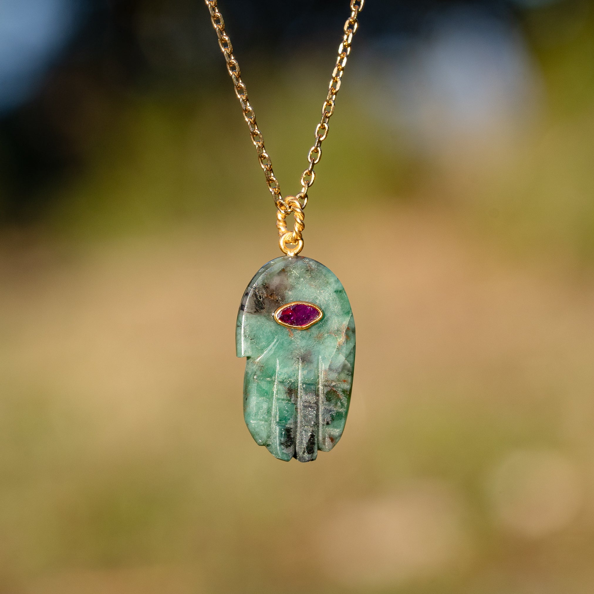 Les pendentifs main " Nidhih " en Émeraude, zirconium et argent 925 plaqué or de env 32 mm ( à l&