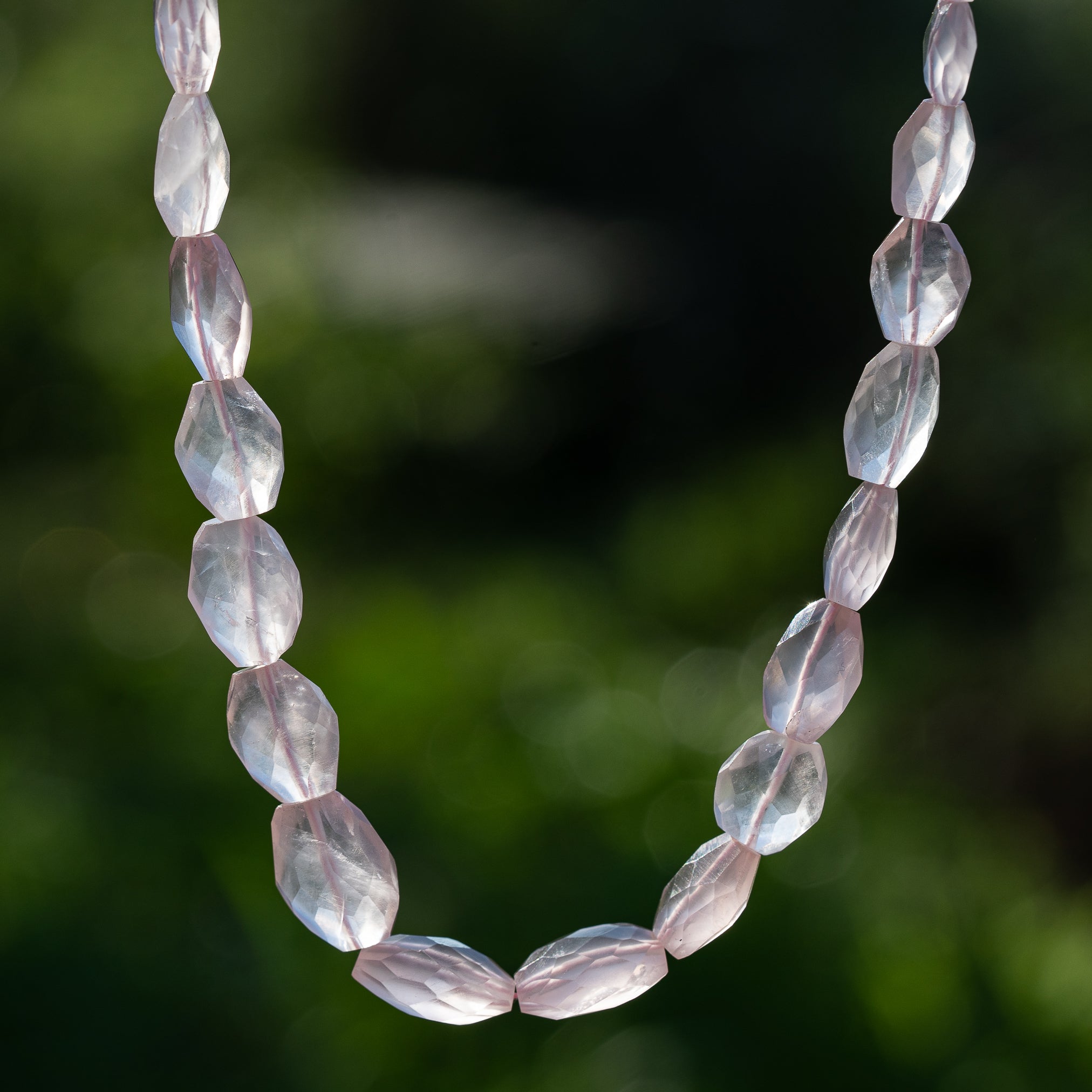 Fil complet de env 44/46 cm perles pépites facettes de Quartz rose de 7 à 15 mm