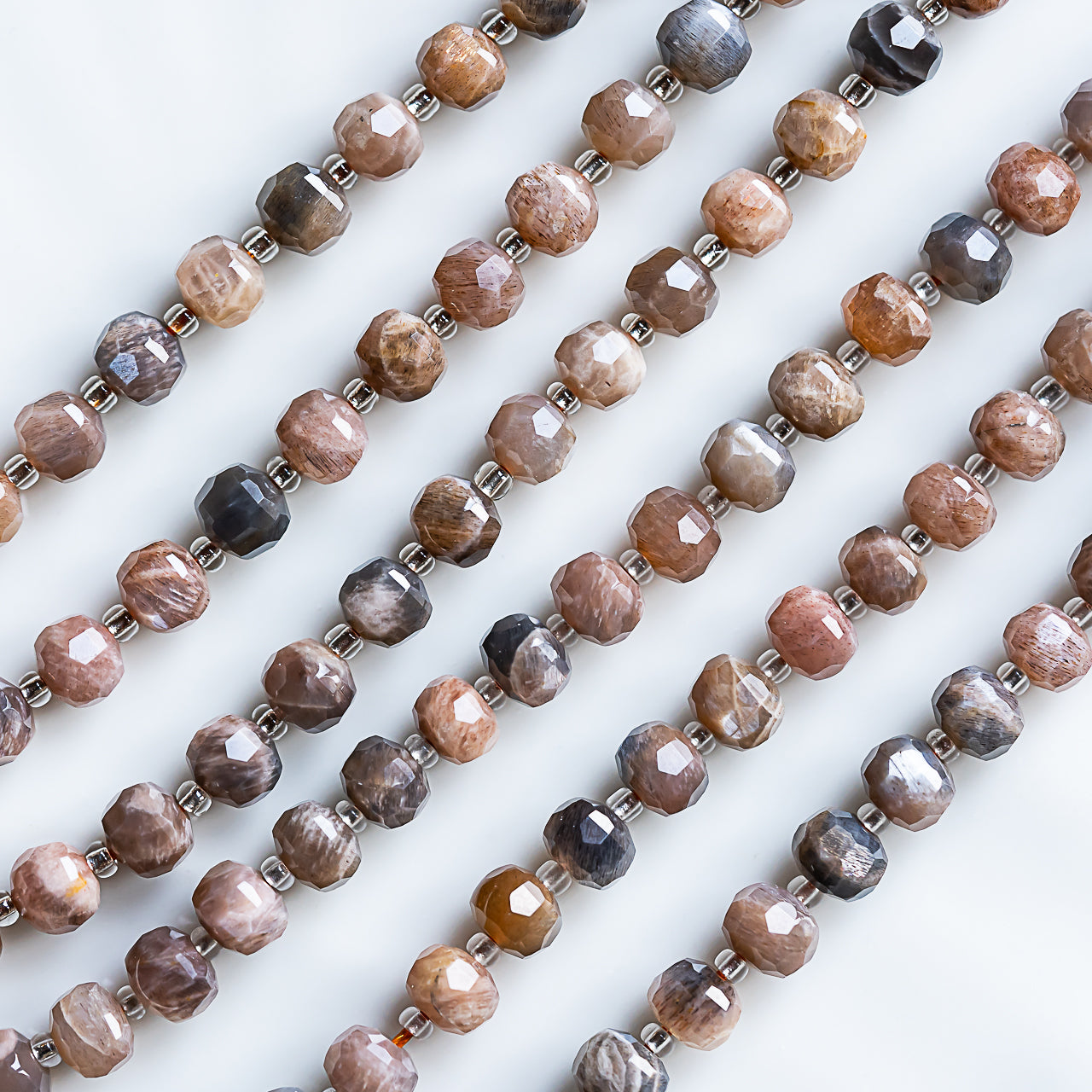 Perles rondelles facettes de pierre de soleil noire de 8 x 5,5 mm ( 1/2 rang de env 24 perles )