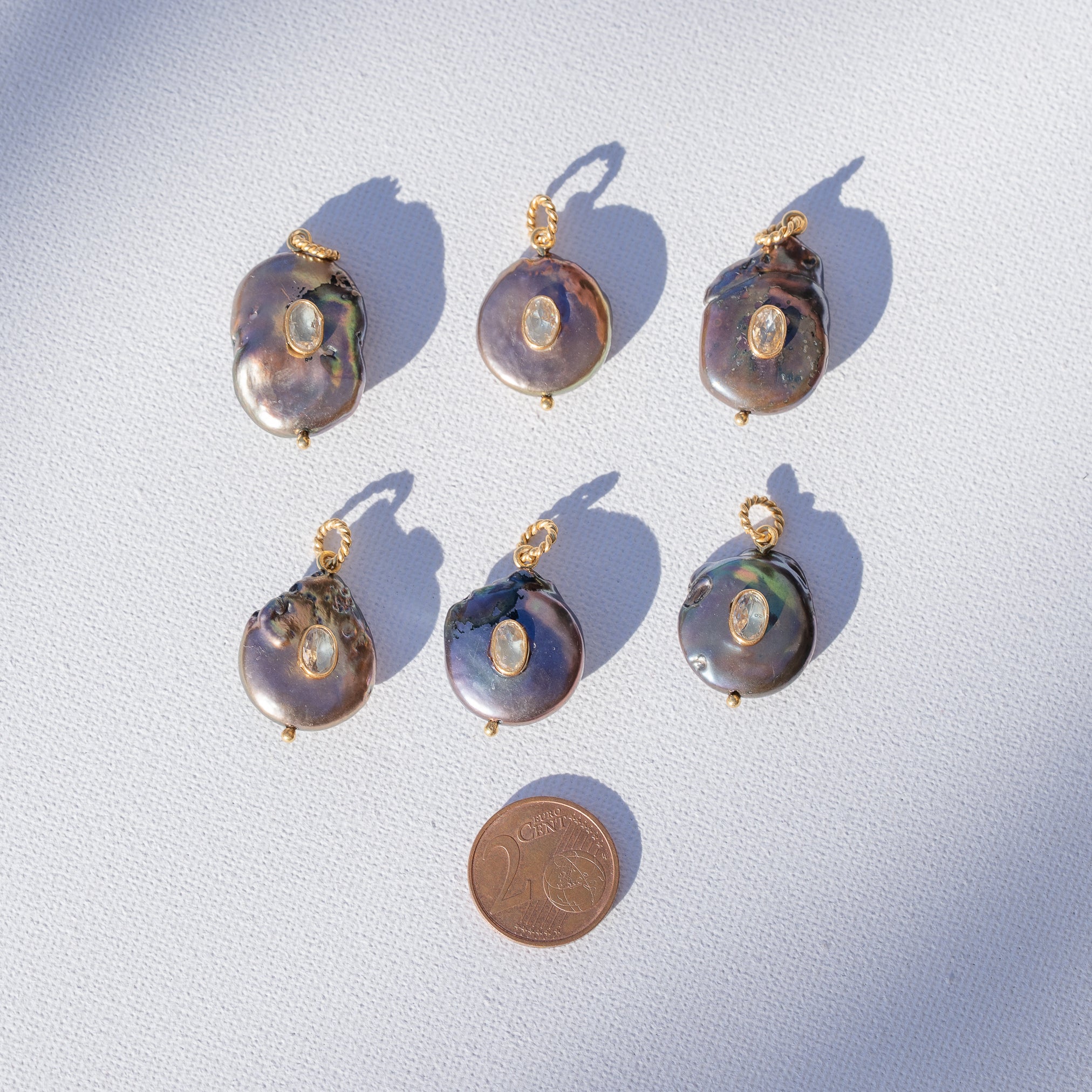 Les charms " Nidhih " en perles d&