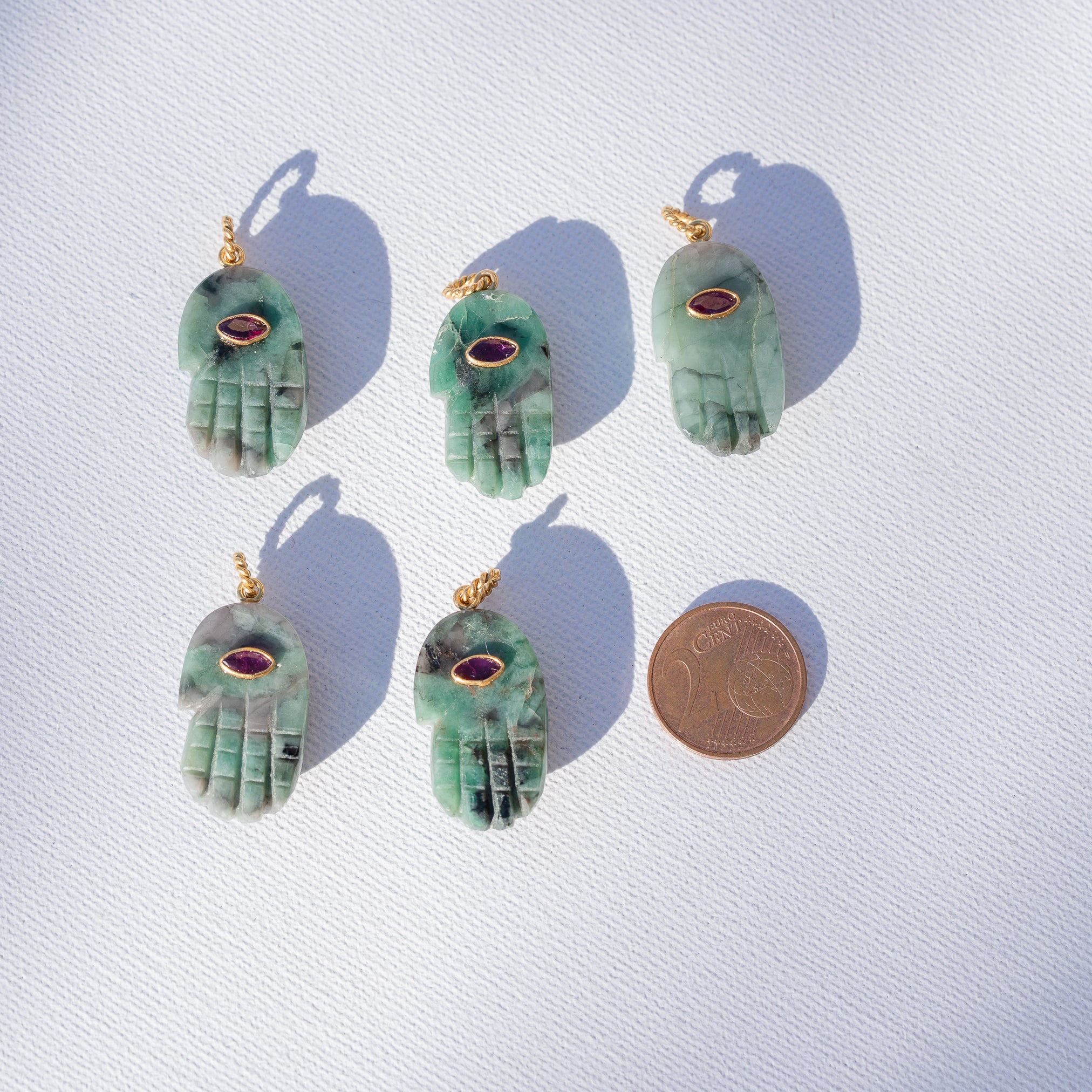 Les pendentifs main " Nidhih " en Émeraude, zirconium et argent 925 plaqué or de env 32 mm ( à l&