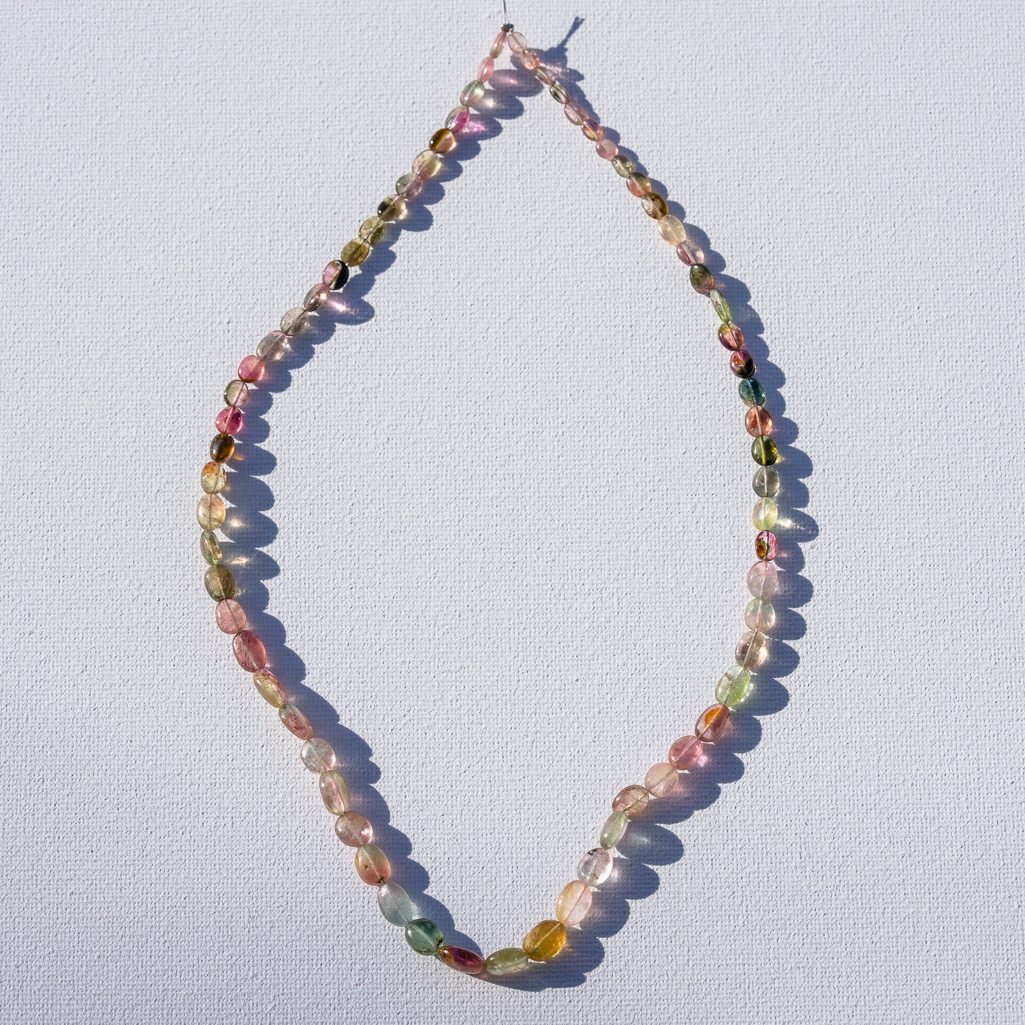 Fil de 43 cm de perles ovales lisses de Tourmaline multicolore " qualité wouah " 🌈 de 4/9 mm ( fil 6 )