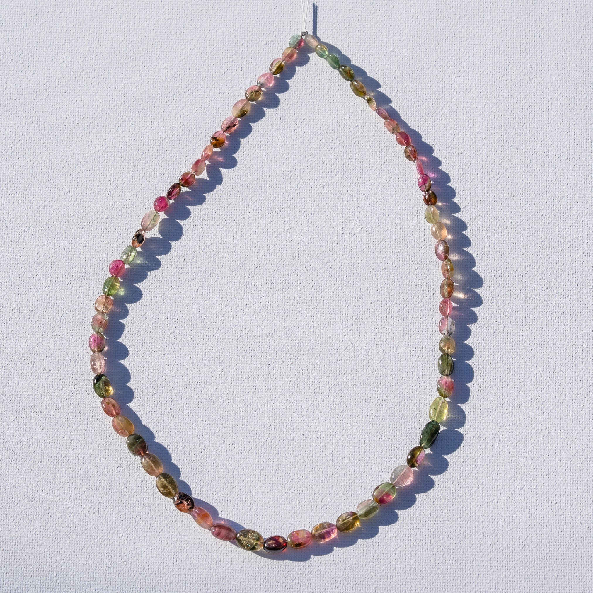 Fil de 43 cm de perles ovales lisses de Tourmaline multicolore " qualité wouah " 🌈 de 4/9 mm ( fil 7 )