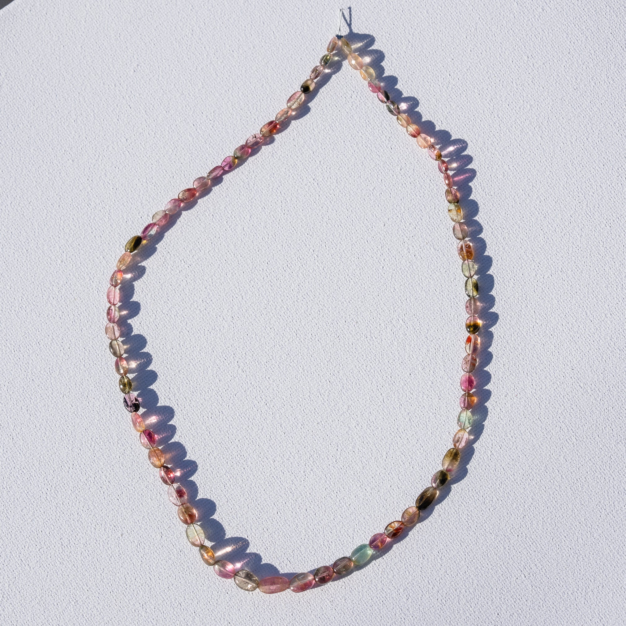 Fil de 43 cm de perles ovales lisses de Tourmaline multicolore " qualité wouah " 🌈 de 4/10 mm ( fil 10 )