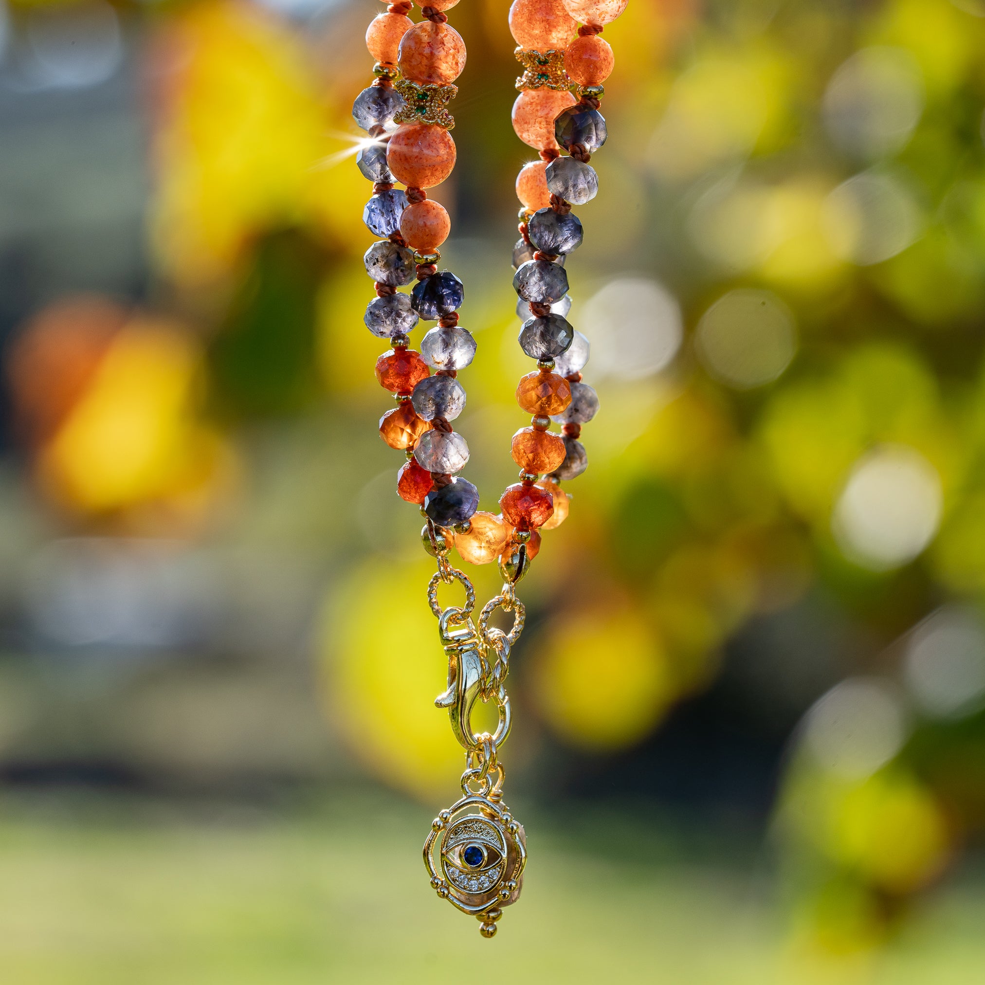 Kit collier nouĂ© " automne" đ en Iolite, Pierre de soleil et Grenat hessonite, Ă vous de crĂ©er ! âš