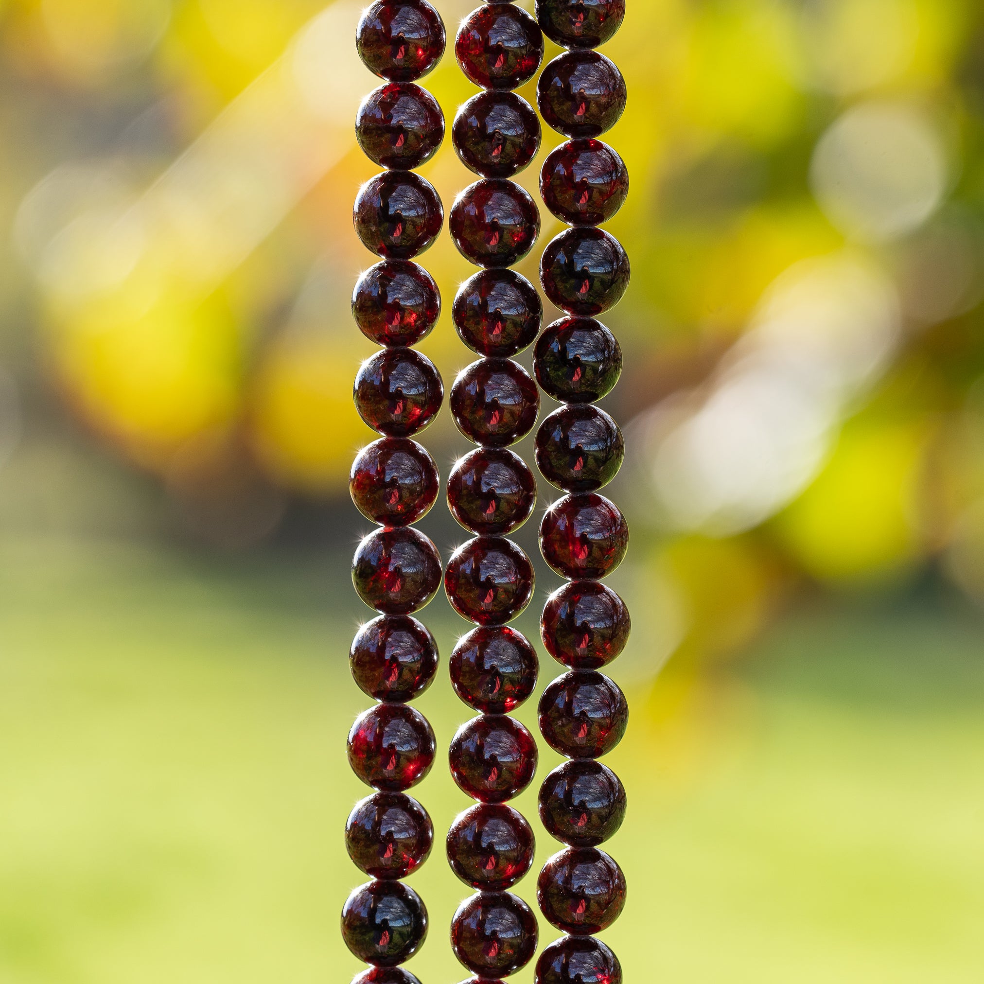 Perles rondes lisses de Grenat almandin de 8 mm ( rang de env 48 perles )