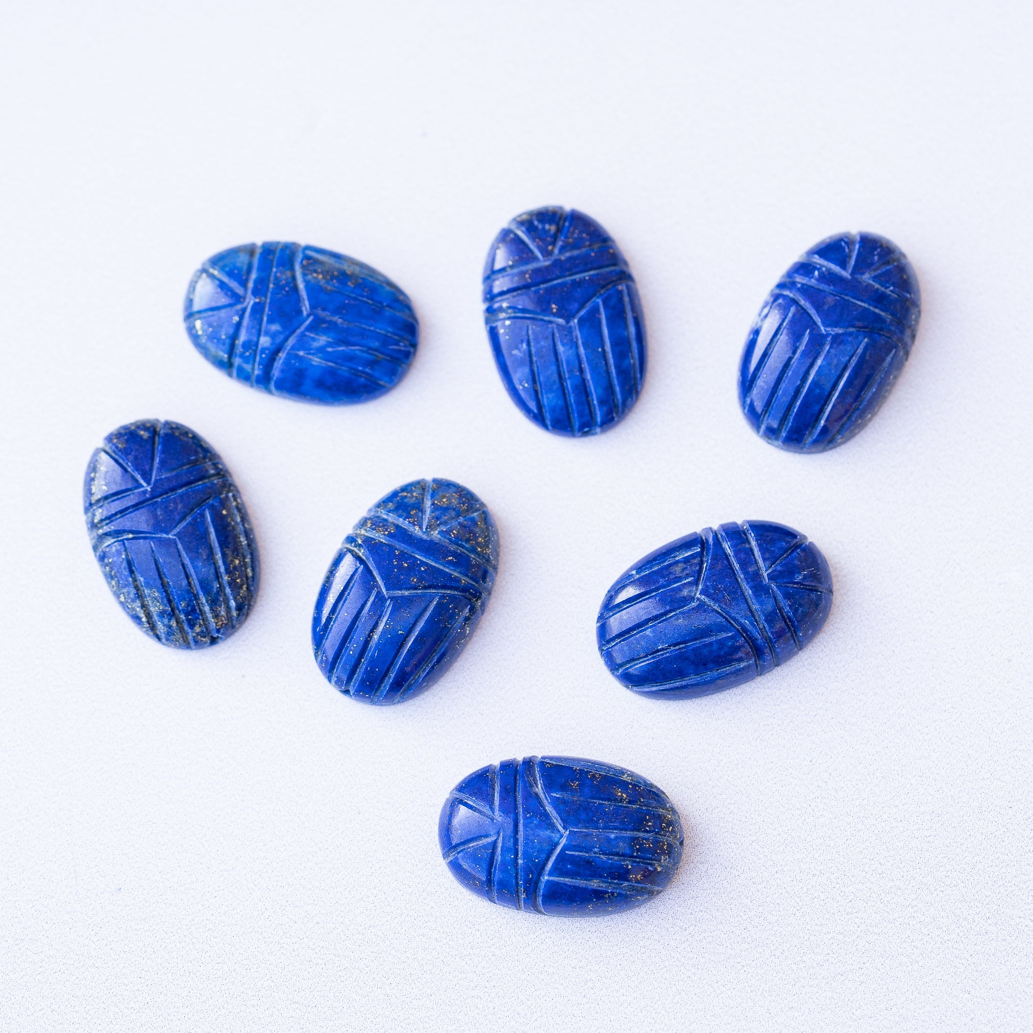 Les " Nidhih " scarabée en Lapis-lazuli de 2,5 cm ( à l&