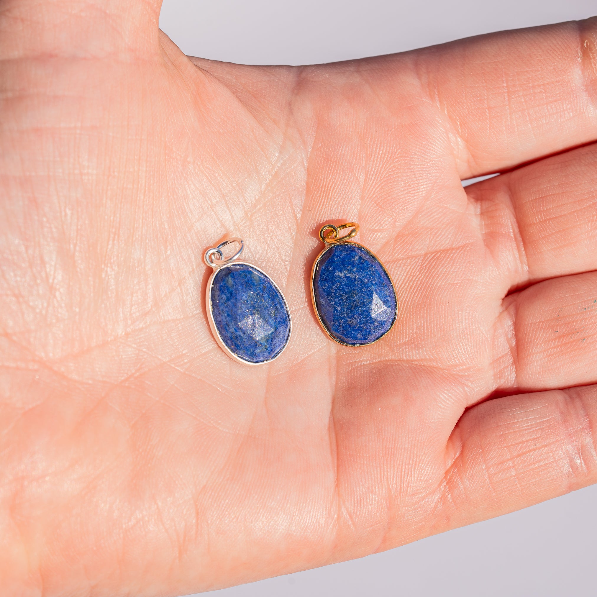 Les pendentifs " Nidhih " en Lapis-lazuli et argent 925 plaqué or ou argent ( à l&