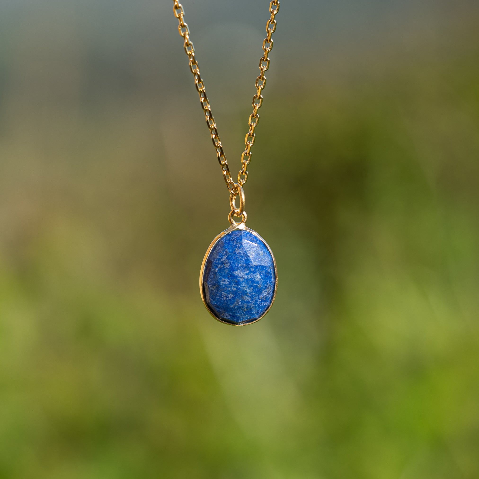 Les pendentifs " Nidhih " en Lapis-lazuli et argent 925 plaqué or ou argent ( à l&