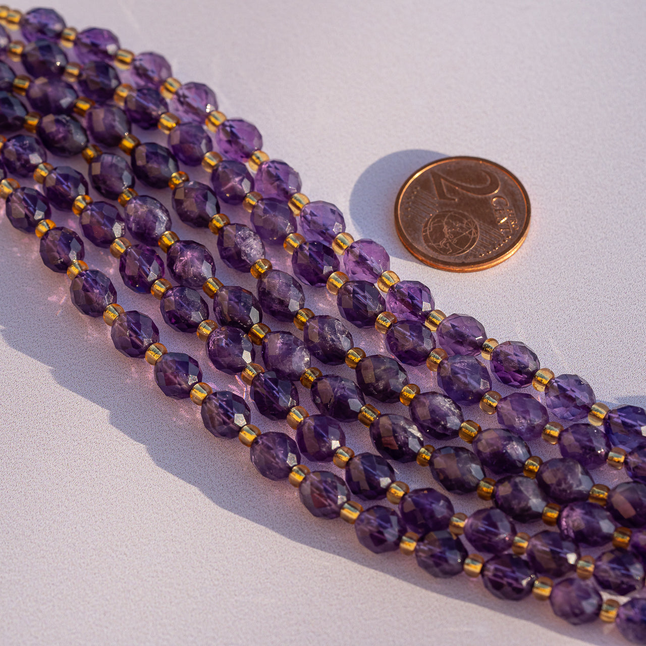 Perles ovales facettes en Améthyste de 7/8 mm ( 1/2 rang de env 19 perles )