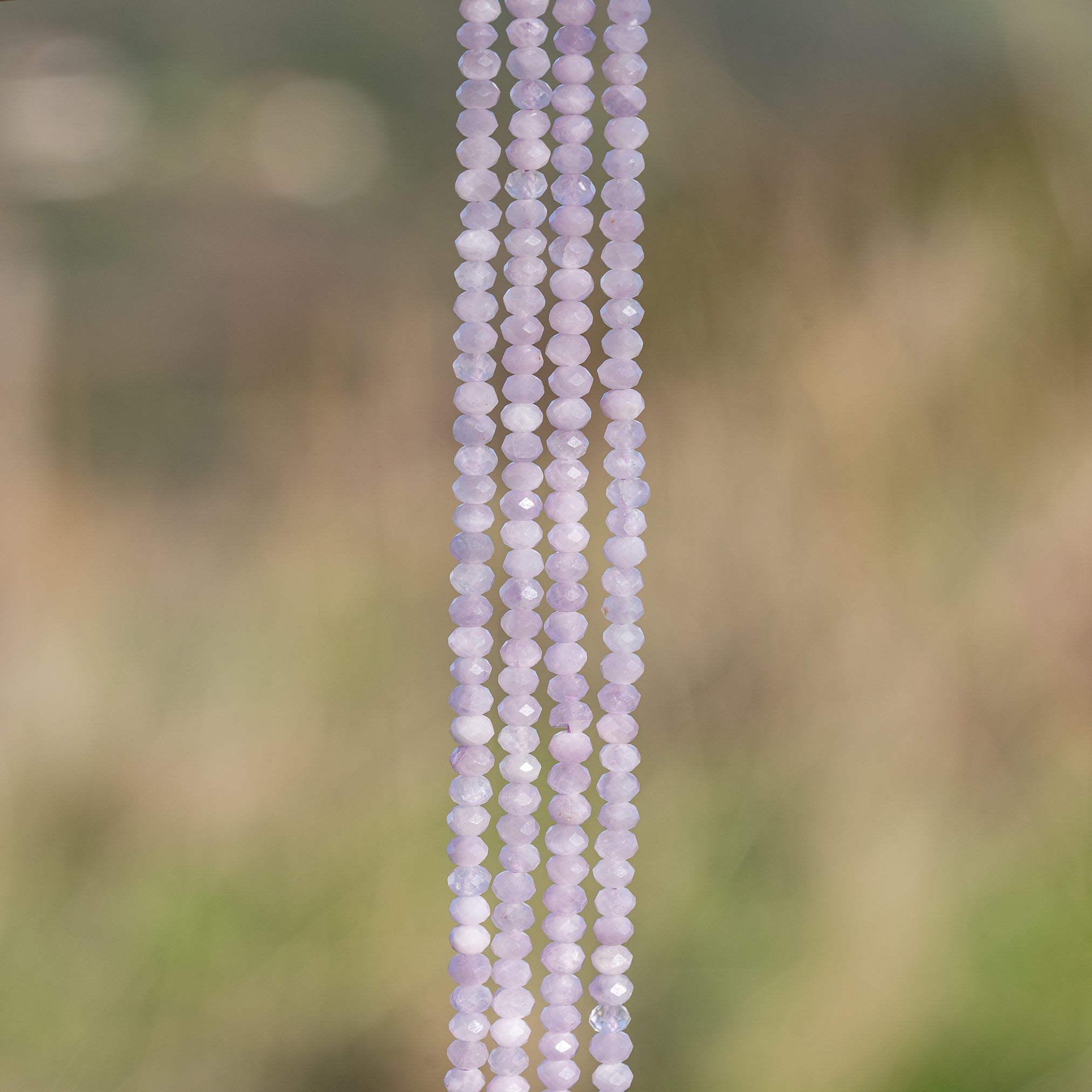 Perles rondelles facettes de Kunzite de 3,5 x 2,5 mm ( 1/2 rang de env 70 perles )