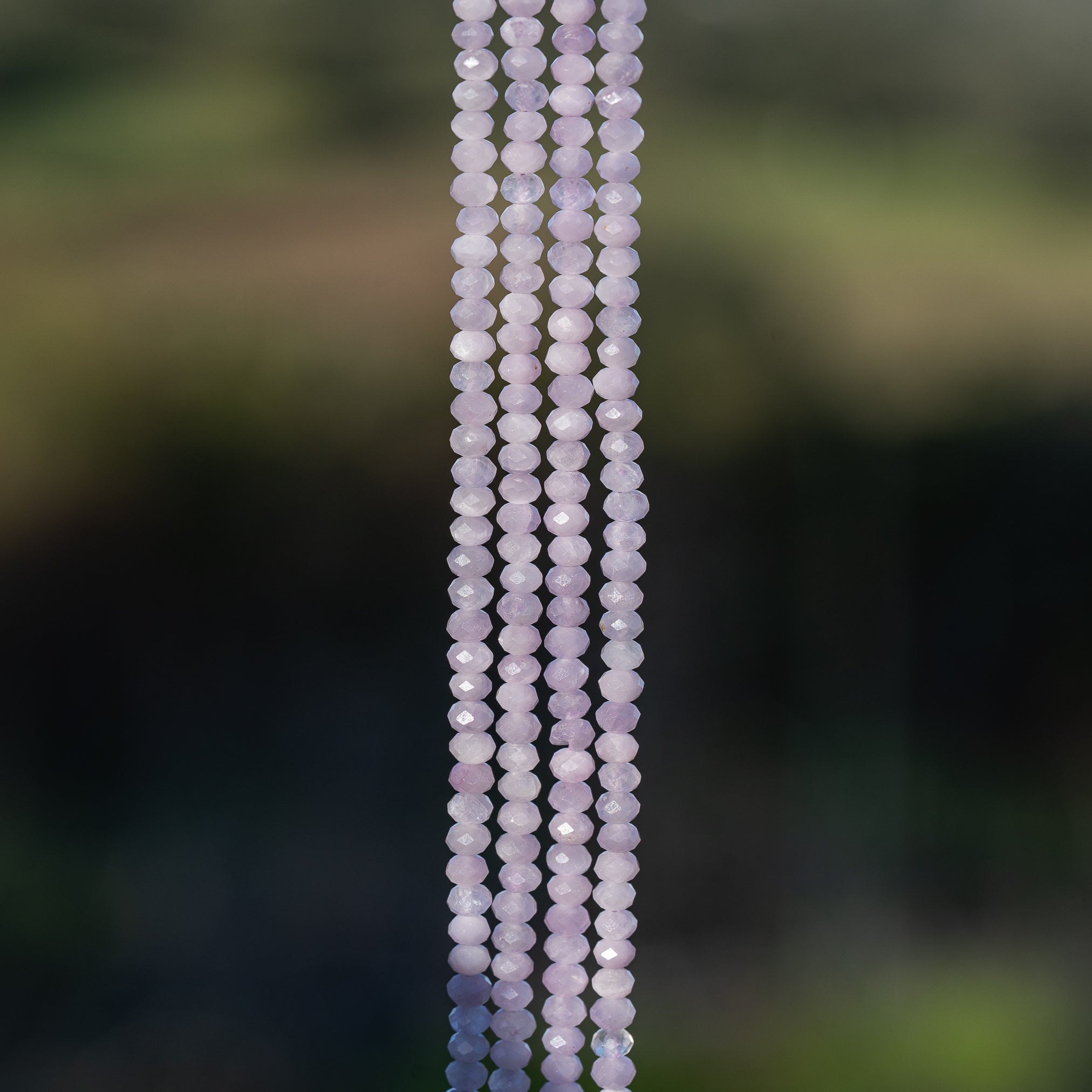 Perles rondelles facettes de Kunzite de 3,5 x 2,5 mm ( 1/2 rang de env 70 perles )