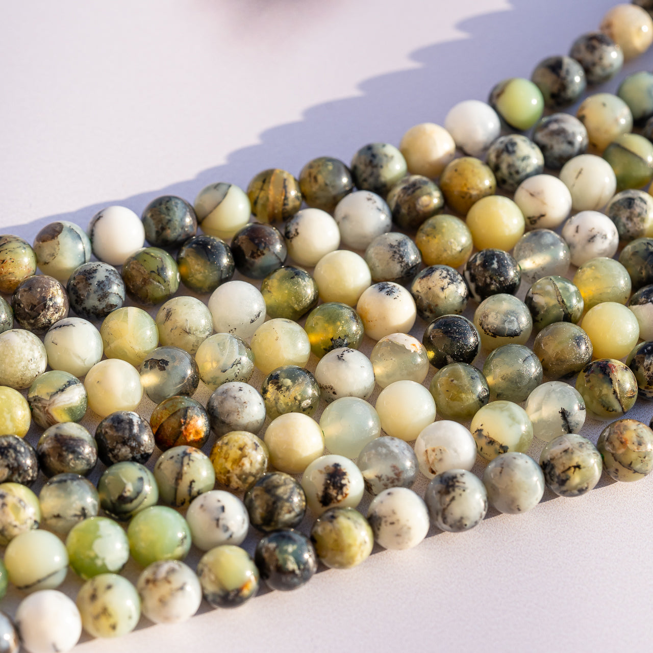 Perles rondes lisses en Opale verte Australie de 8 mm ( rang de env 48 perles )