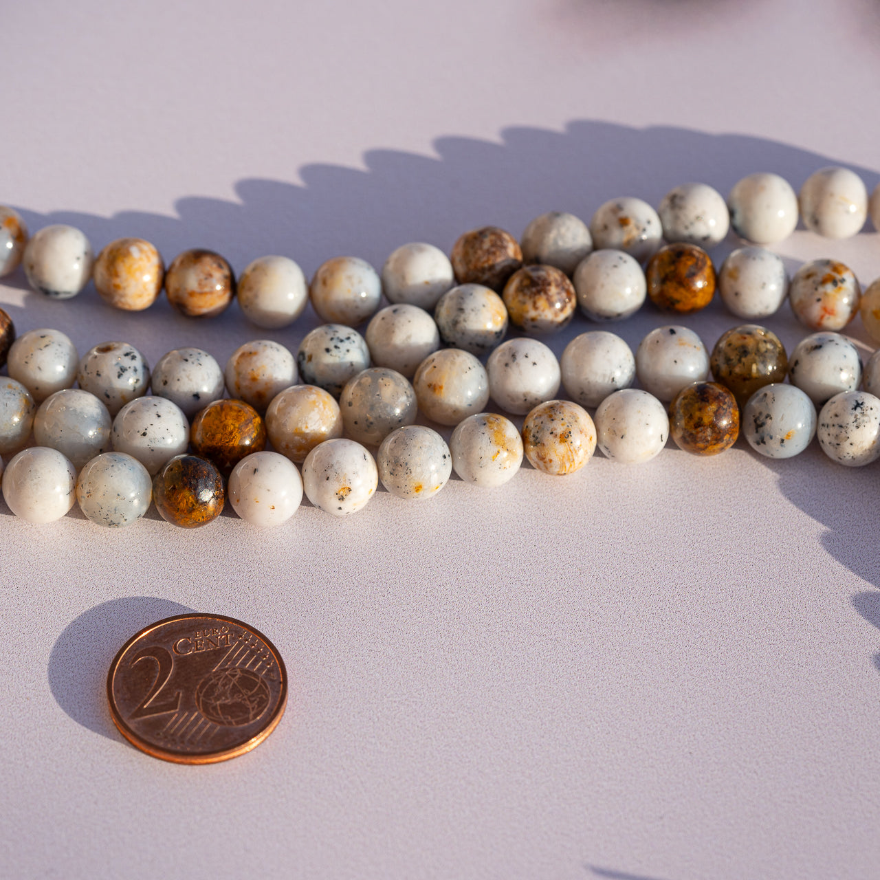 Perles rondes lisses en Opale dendritique de 8 mm ( 1/2 rang de env 24 perles )