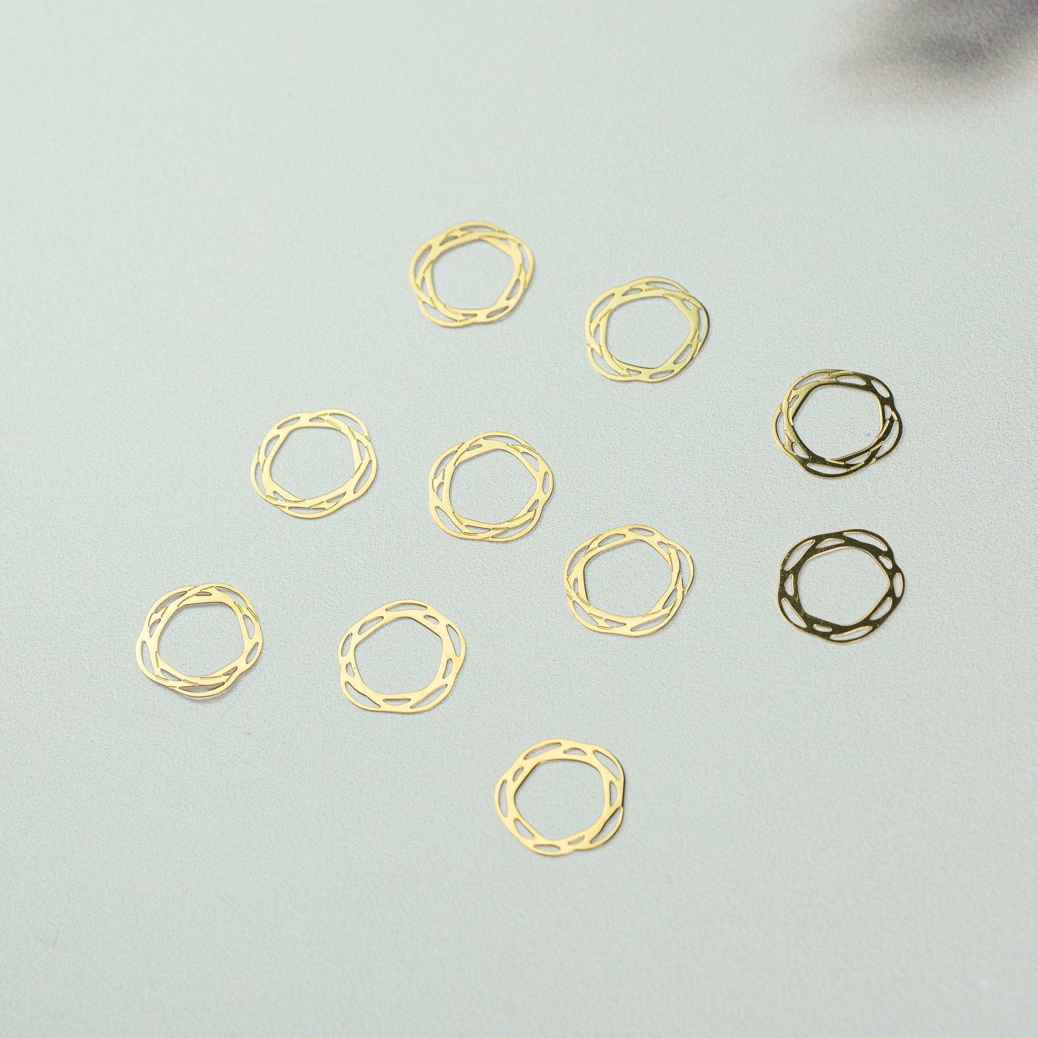 Breloques connecteurs fleur en acier inoxydable plaqué or 18k de 16,5 mm ( à l&