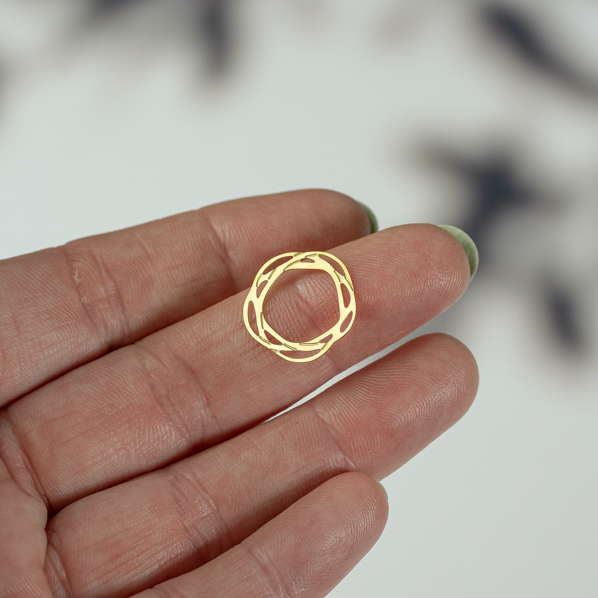 Breloques connecteurs fleur en acier inoxydable plaqué or 18k de 16,5 mm ( à l&