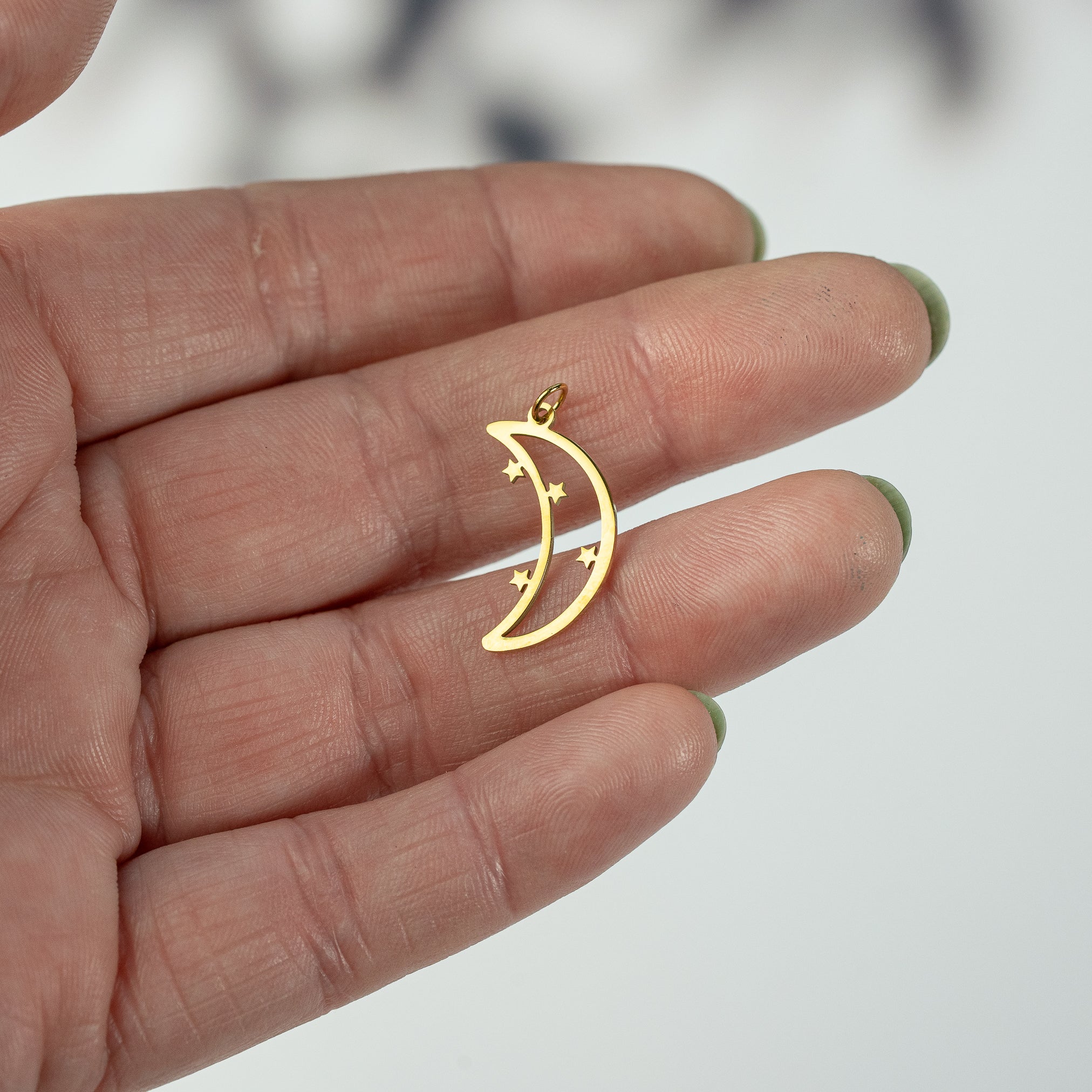 Breloques lune/étoiles en acier inox plaqué or 18k de 21 mm ( à l&