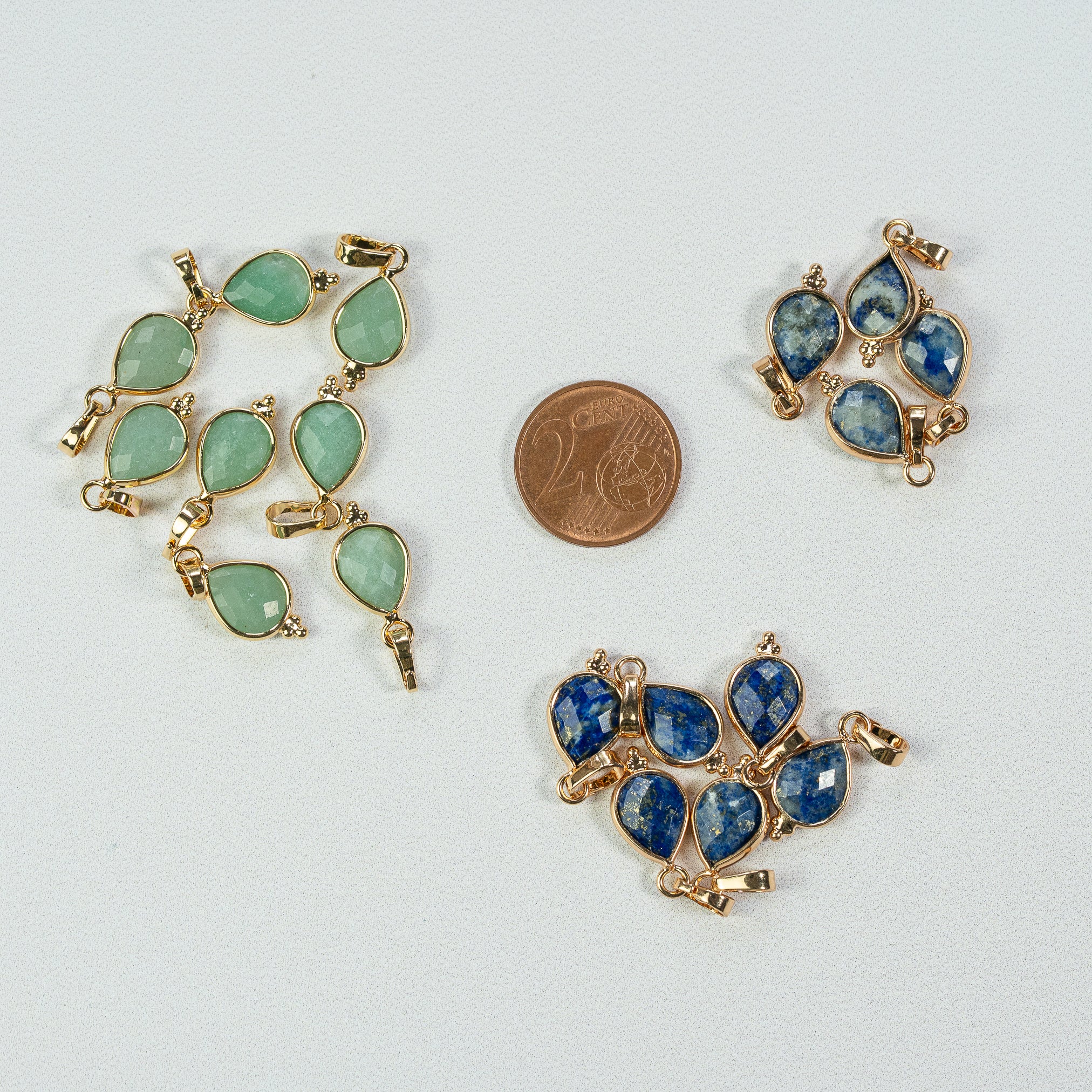 Breloques gouttes facettes en Aventurine verte et laiton doré à l&