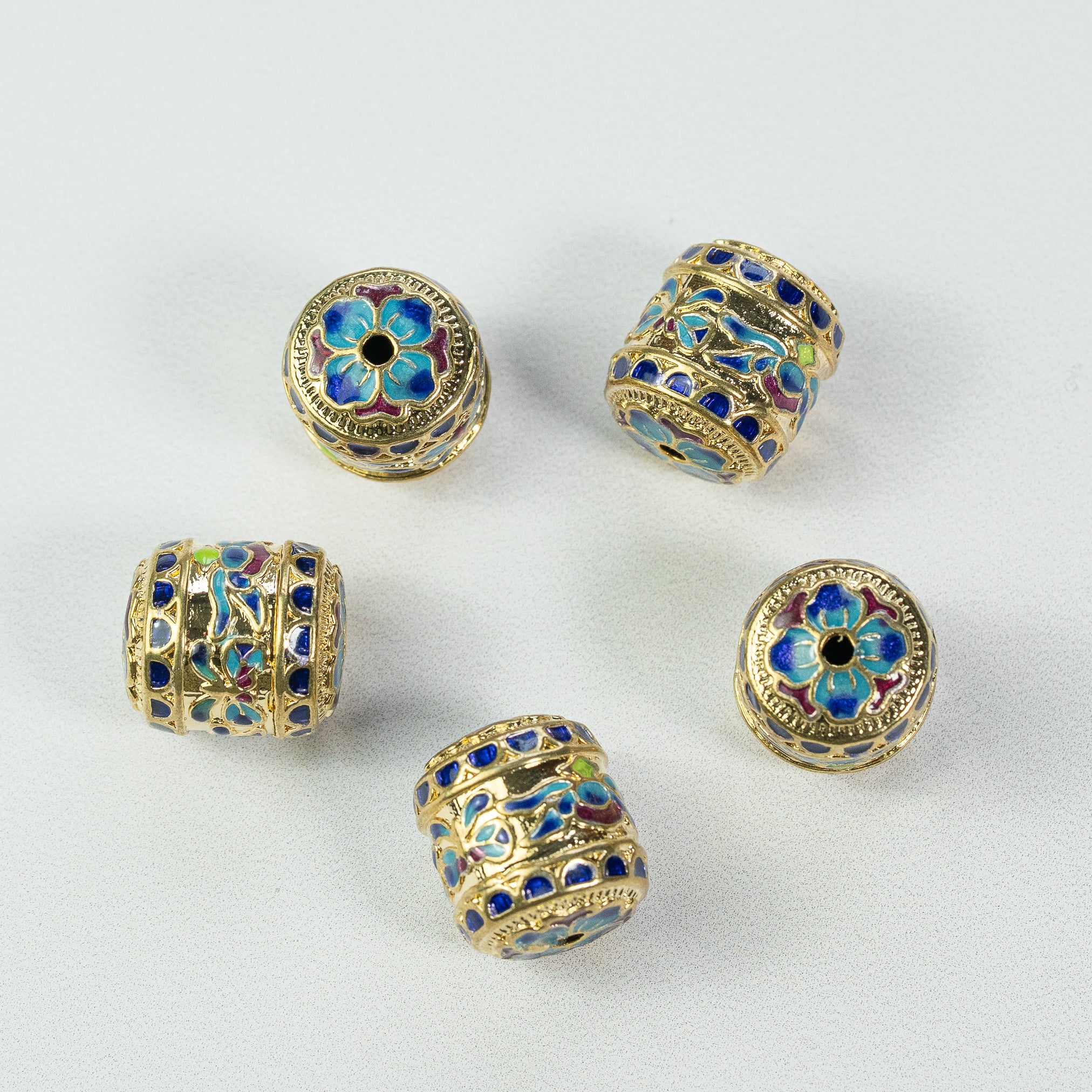Perles tonneaux fleuries émaillées en laiton plaqué or 18K de 18 mm ( à l&