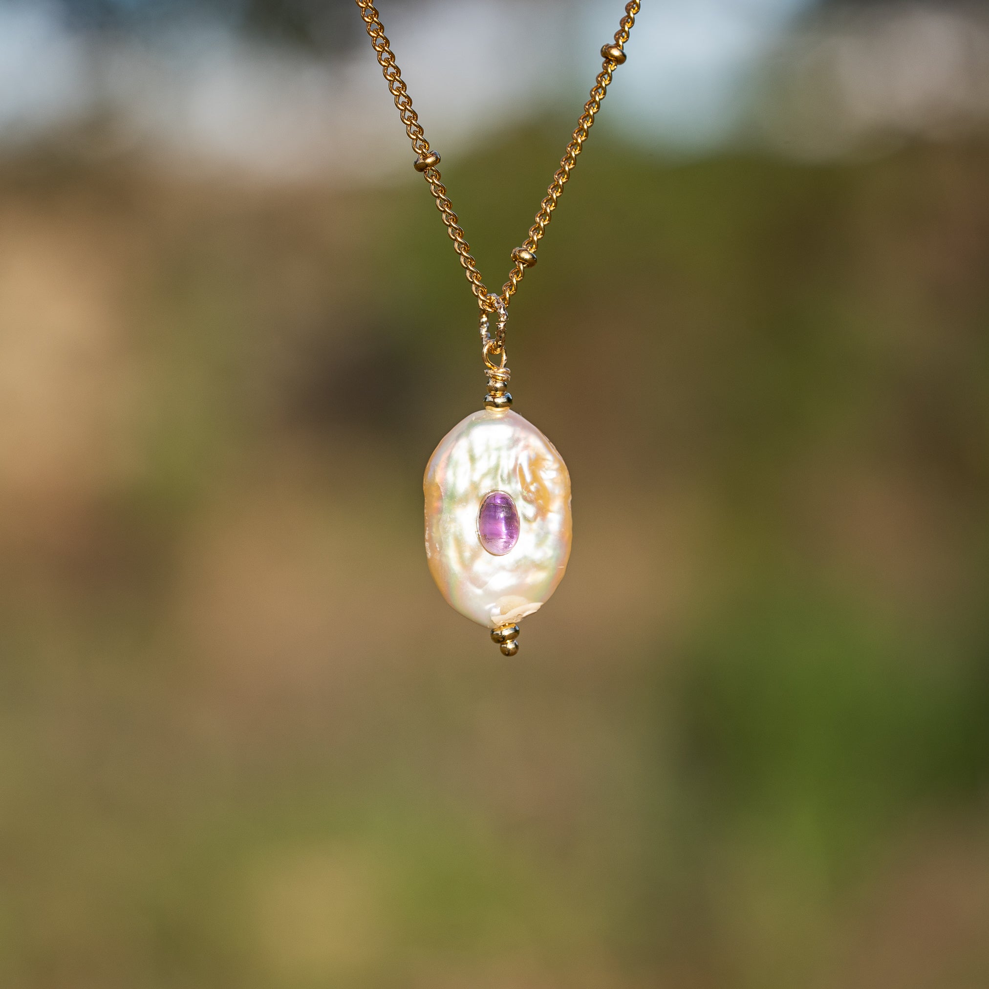 Pendentifs en perles ovales Keshi, cabochons pierres au choix et laiton plaqué or de env 30 mm ( à l&