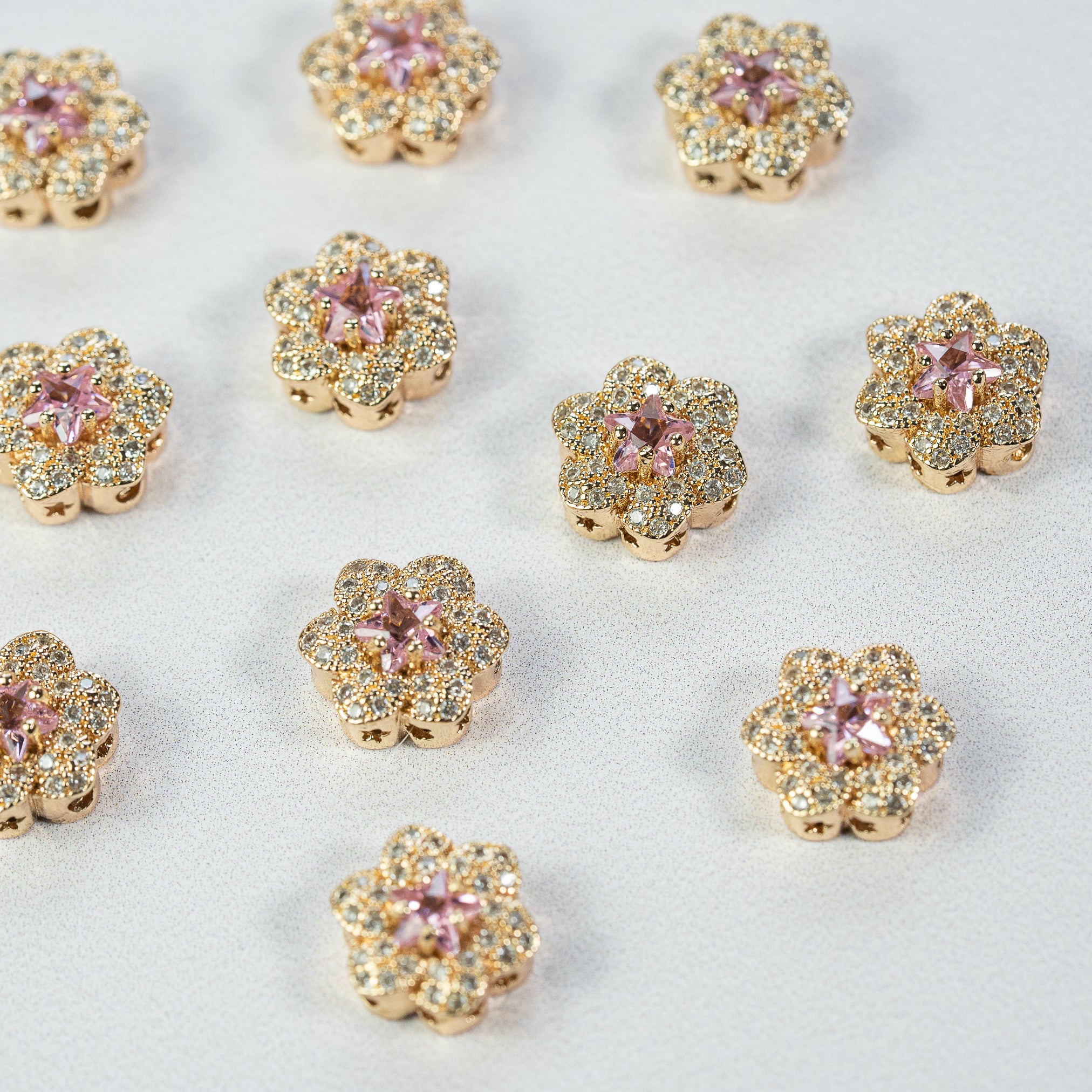 Perles " bijoux " fleur en laiton plaqué or 14k et zirconium rose de 11,5 mm ( à l&
