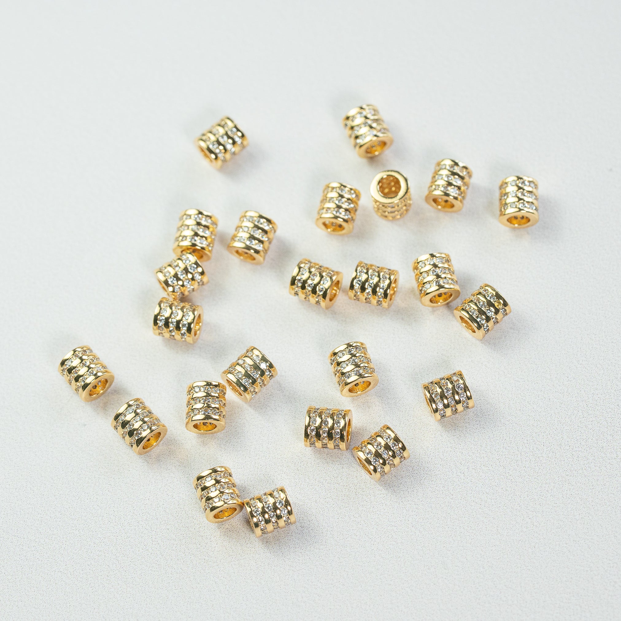 Perles colonnes en laiton plaqué or 18k et zirconium de 6,5 mm ( à l&