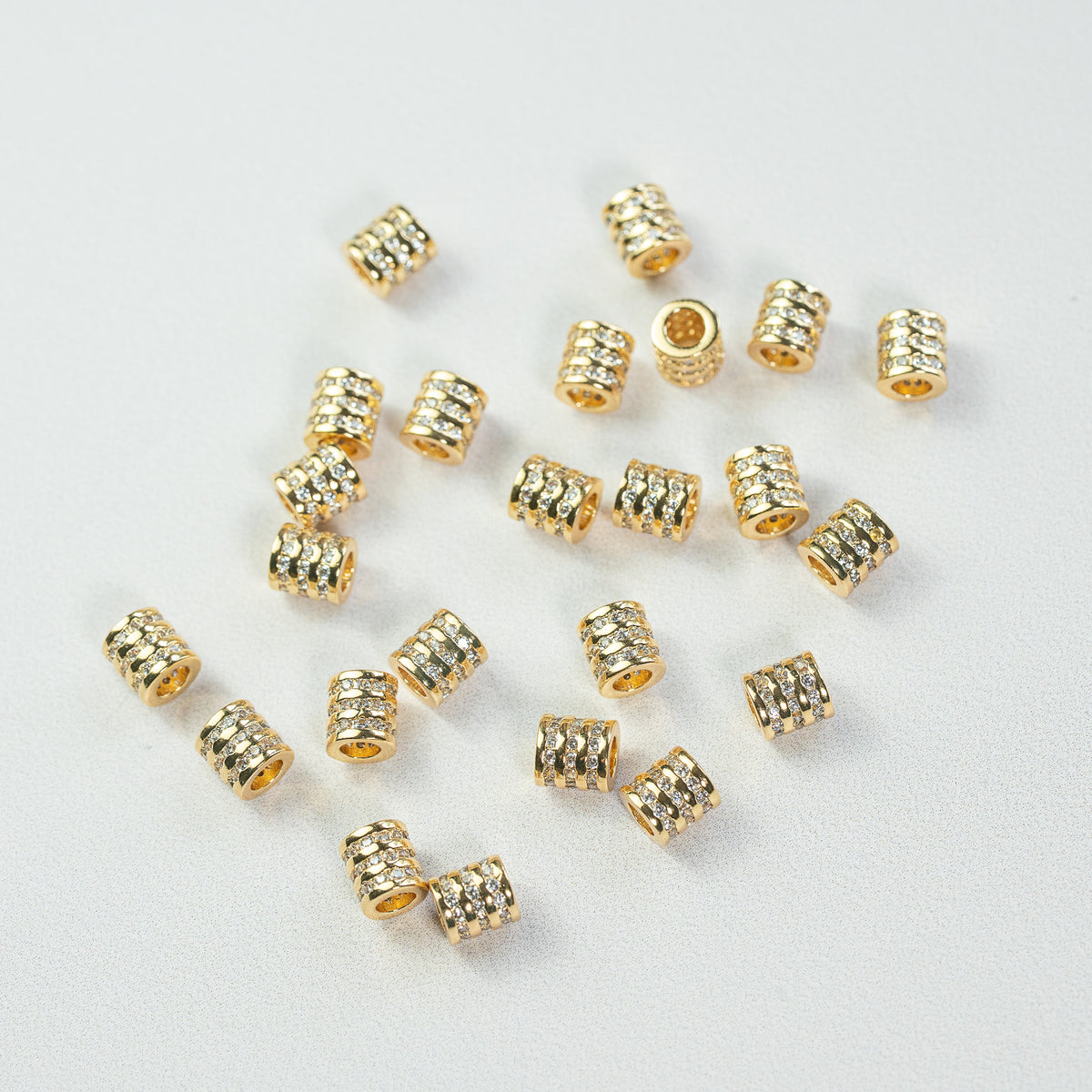 Perles colonnes en laiton plaqué or 18k et zirconium de 6,5 mm ( à l&