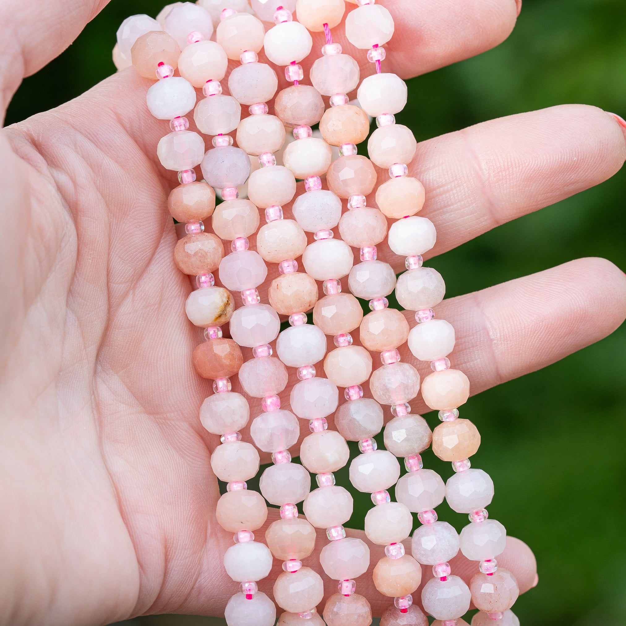 Perles rondelles facettes en Aventurine rose de env 8 x 6,5 mm ( rang de env 46 perles )