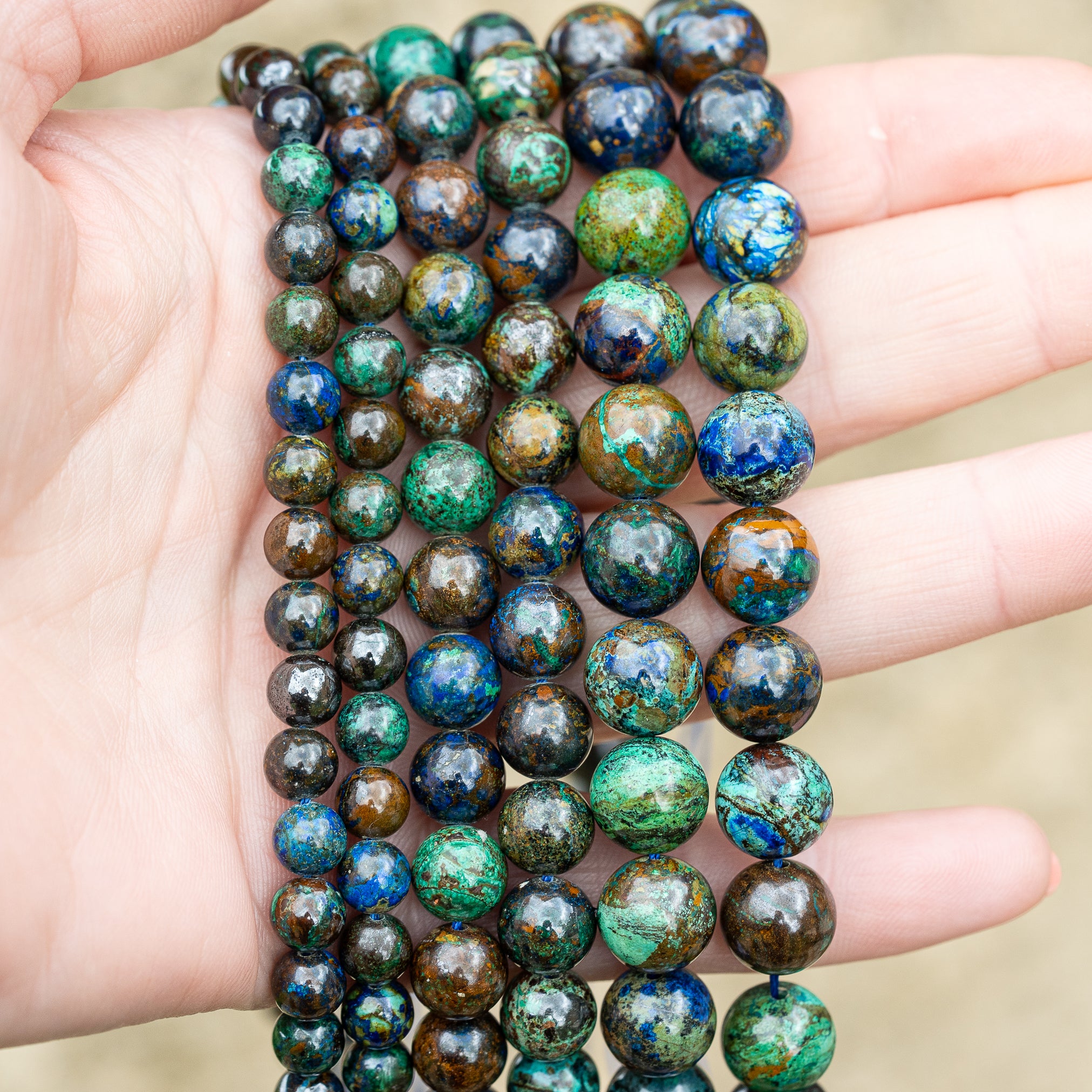 Perles rondes lisses en Azurite/Chrysocolle de 6, 8 ou 10 mm ( 1/4 ou 1/2 rang )