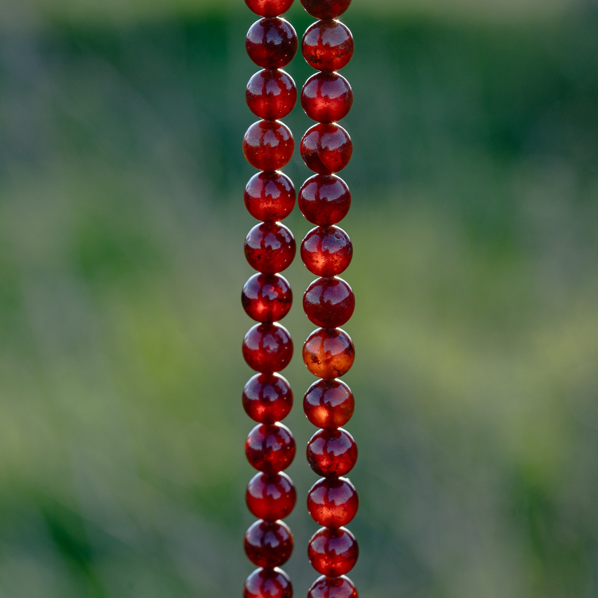 Perles rondes lisses de Grenat orange de 8 mm ( 1/2 rang de env 24 perles )