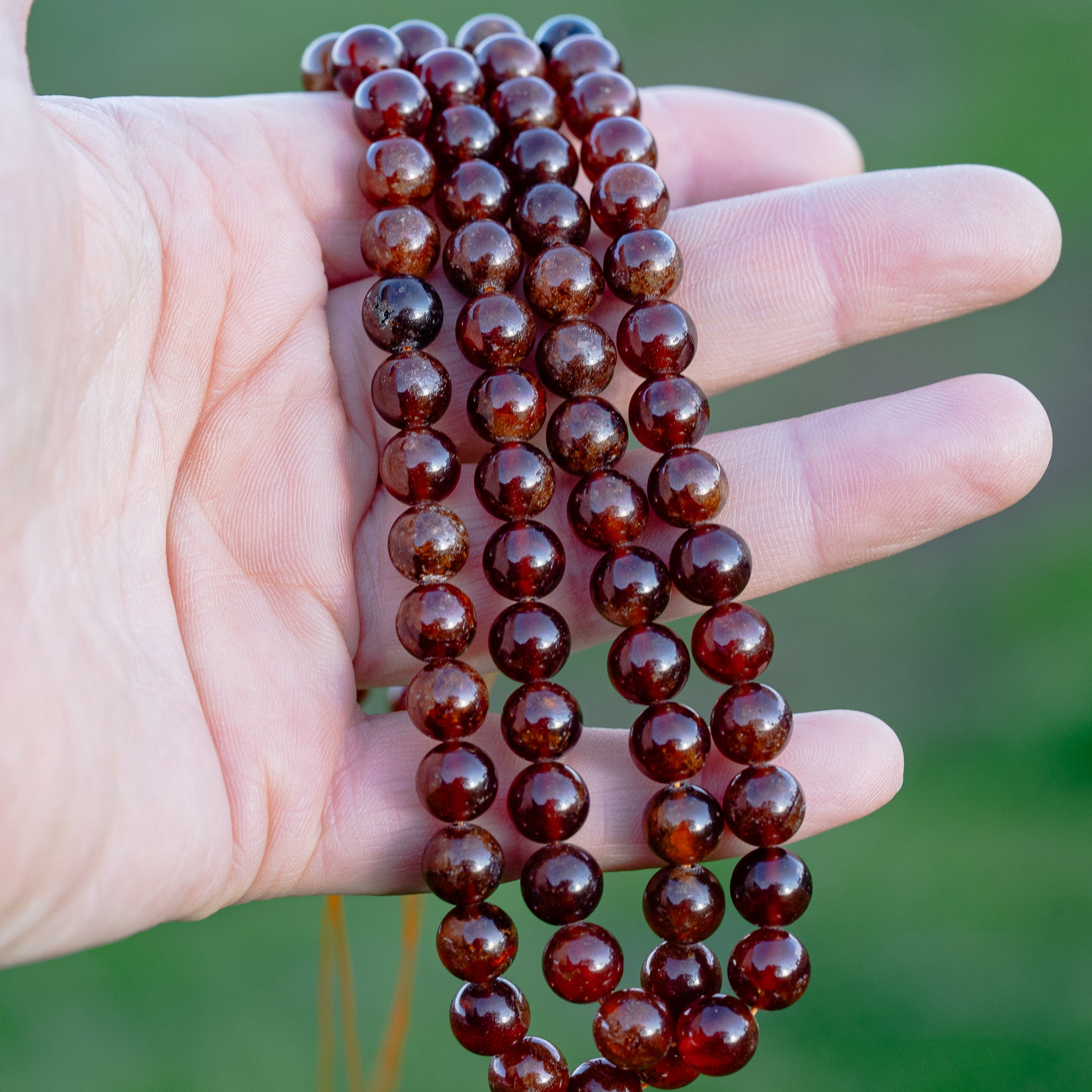 Perles rondes lisses de Grenat orange de 8 mm ( 1/2 rang de env 24 perles )