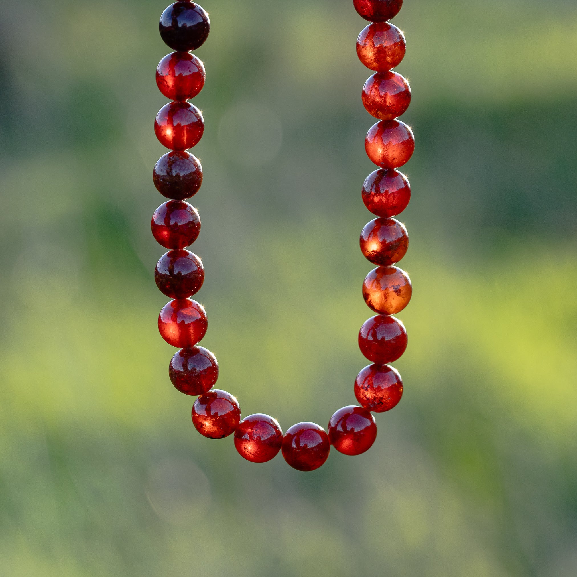 Perles rondes lisses de Grenat orange de 8 mm ( 1/2 rang de env 24 perles )