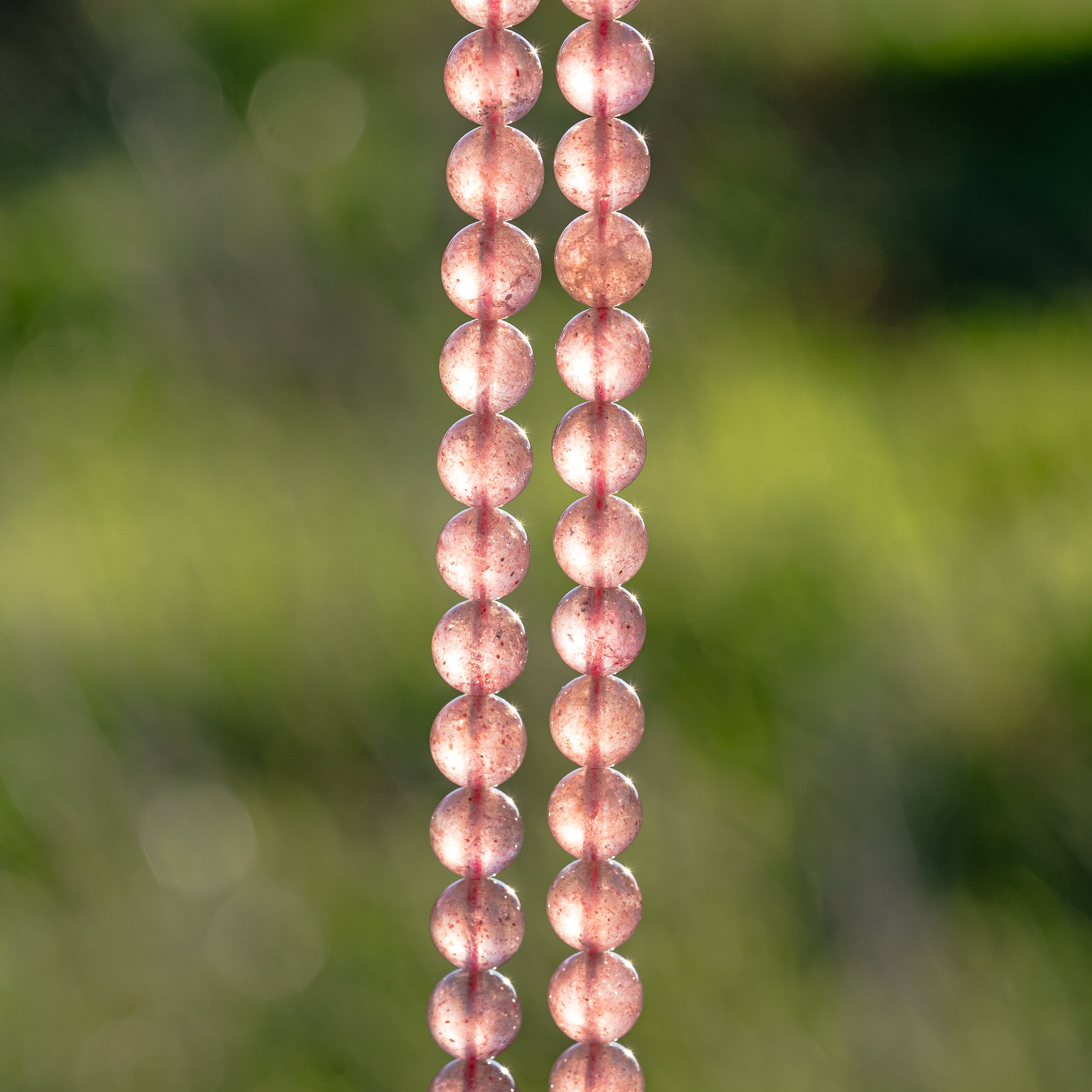Perles rondes lisses de Quartz fraise de 8,5 mm ( 1/2 rang de env 23 perles )