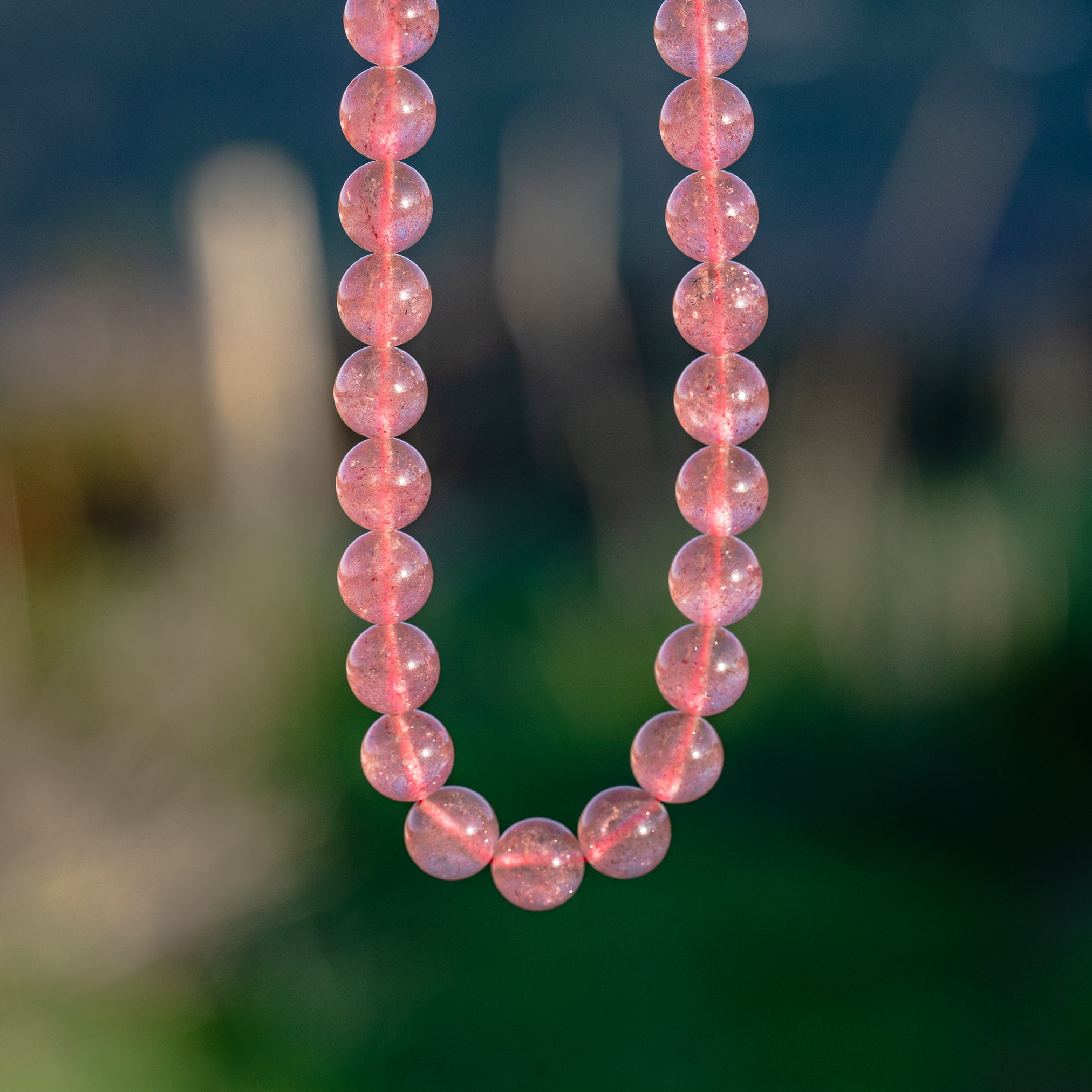 Perles rondes lisses de Quartz fraise de 8,5 mm ( 1/2 rang de env 23 perles )