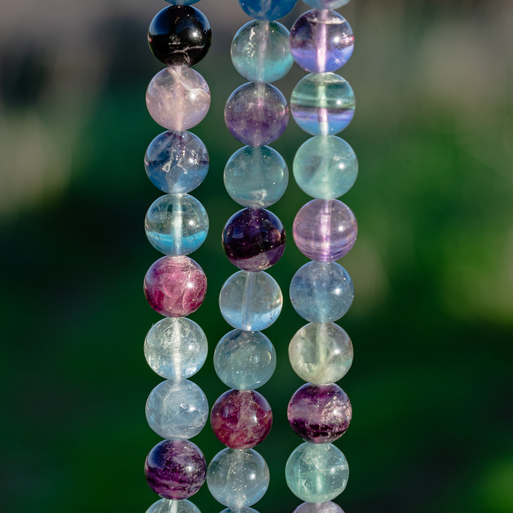 Perles rondes de Fluorite multicolore de 12 mm ( 1/2 rang de env 16 perles )