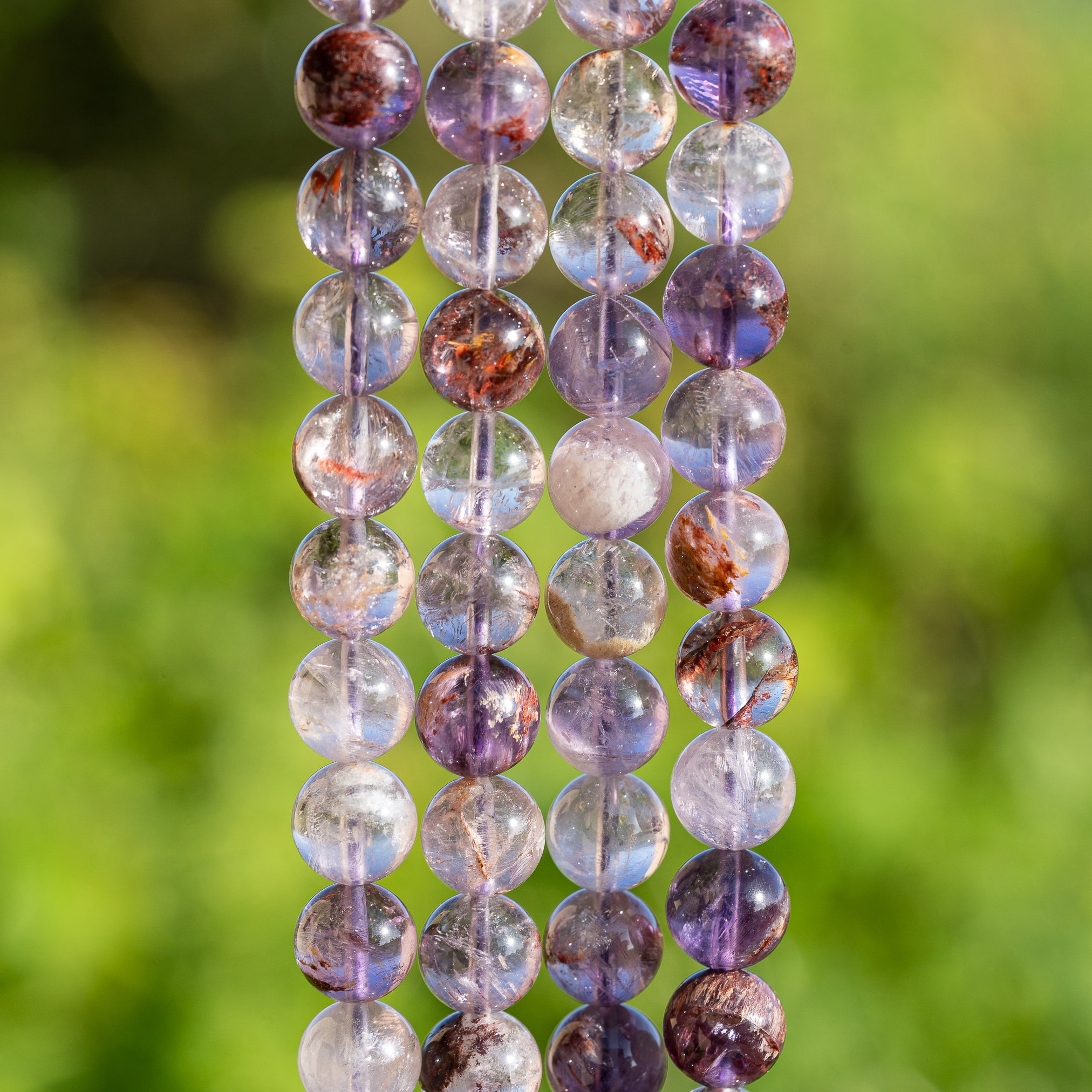 Perles rondes lisses en Améthyste à inclusions de 10 mm ( 1/2 rang de 19 perles )