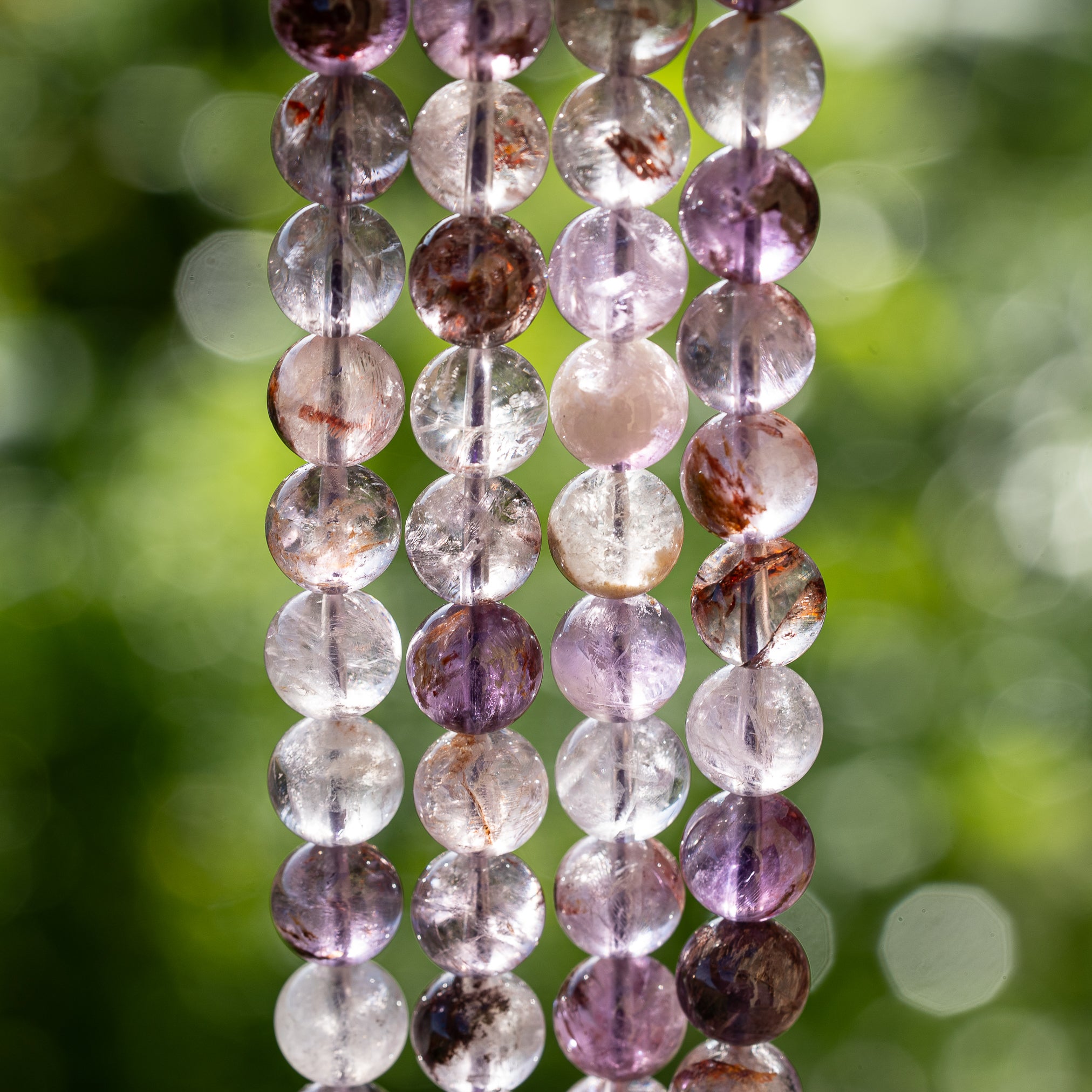 Perles rondes lisses en Améthyste à inclusions de 10 mm ( 1/2 rang de 19 perles )