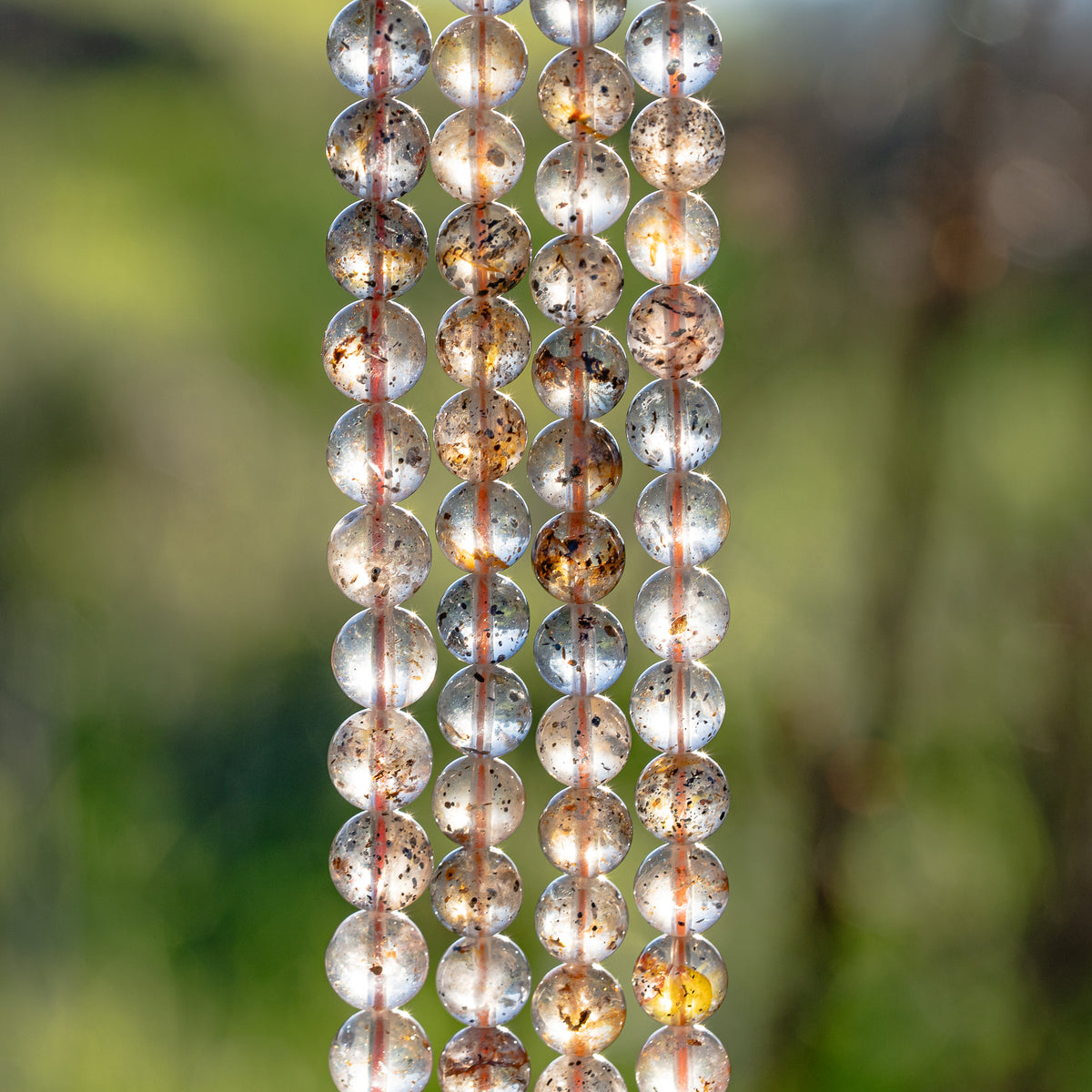 Perles rondes lisses de Quartz à inclusions de 8/8,5 mm ( 1/2 rang de env 22/24 perles )