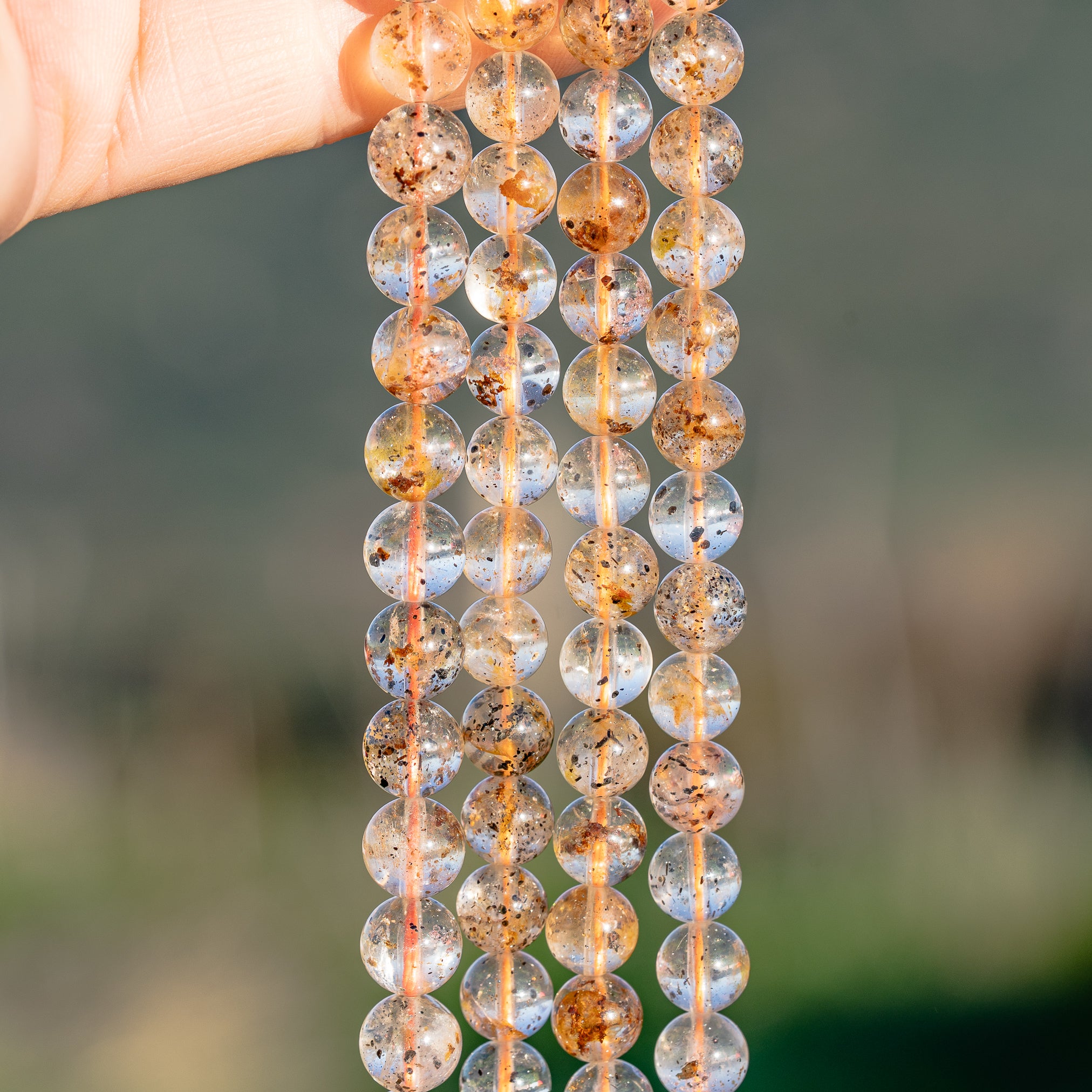 Perles rondes lisses de Quartz à inclusions de 8/8,5 mm ( 1/2 rang de env 22/24 perles )