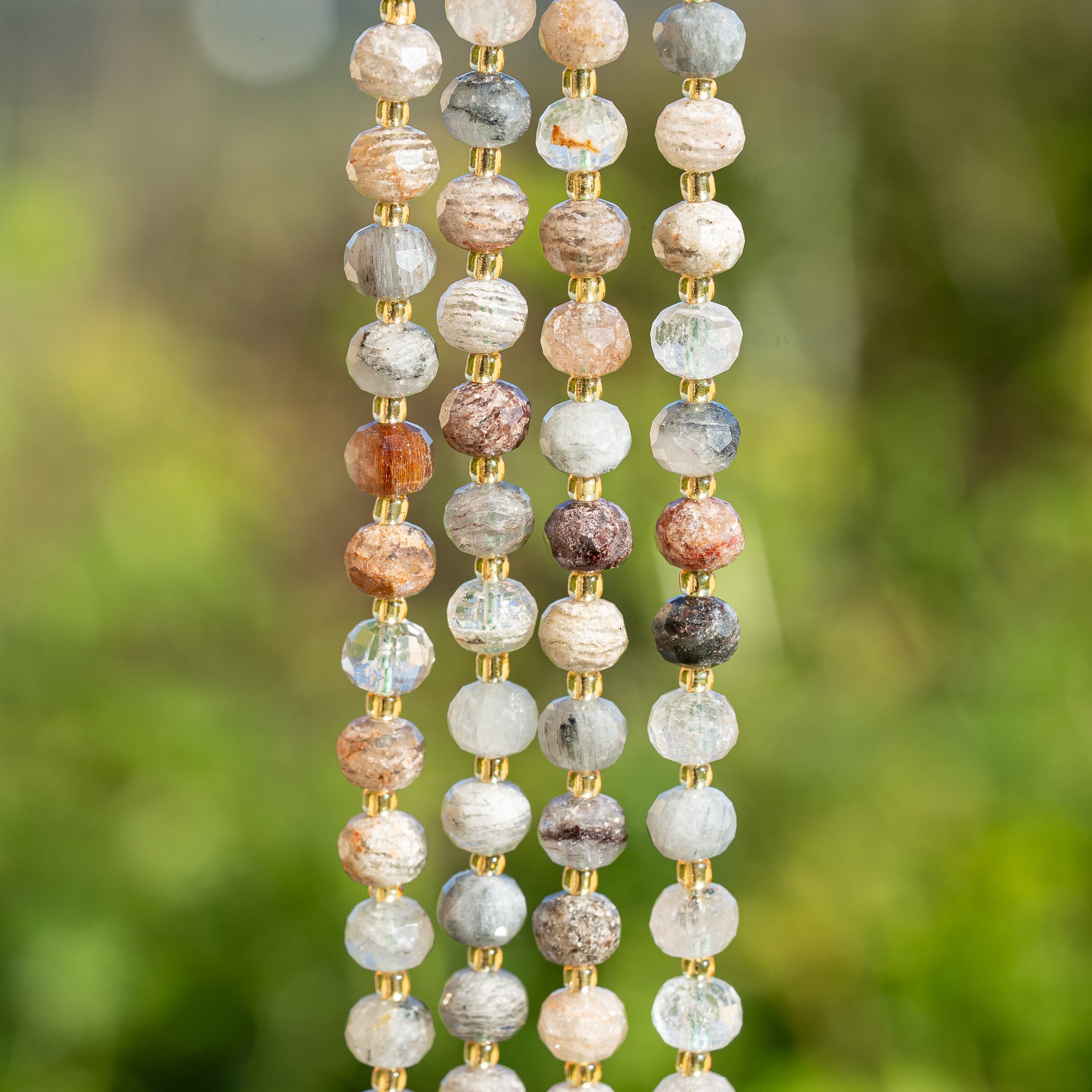 Perles rondelles facettes en Quartz Lodolite de env 7,5/8 x 6 mm ( 1/2 rang de env 22 perles )