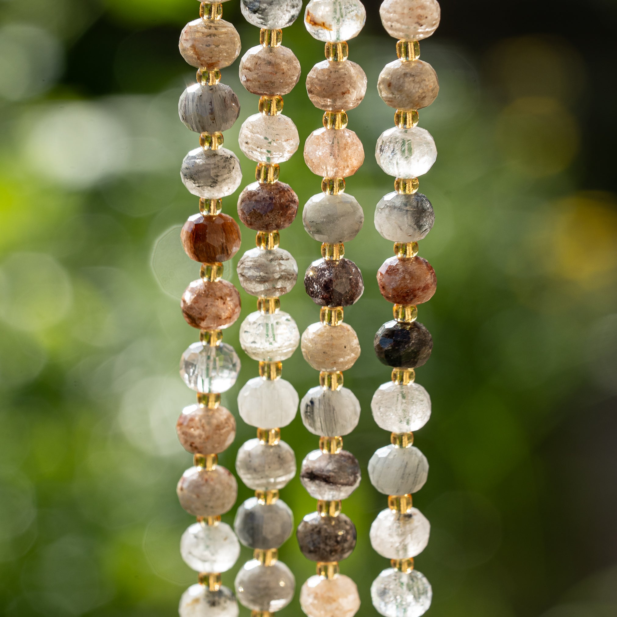 Perles rondelles facettes en Quartz Lodolite de env 7,5/8 x 6 mm ( 1/2 rang de env 22 perles )