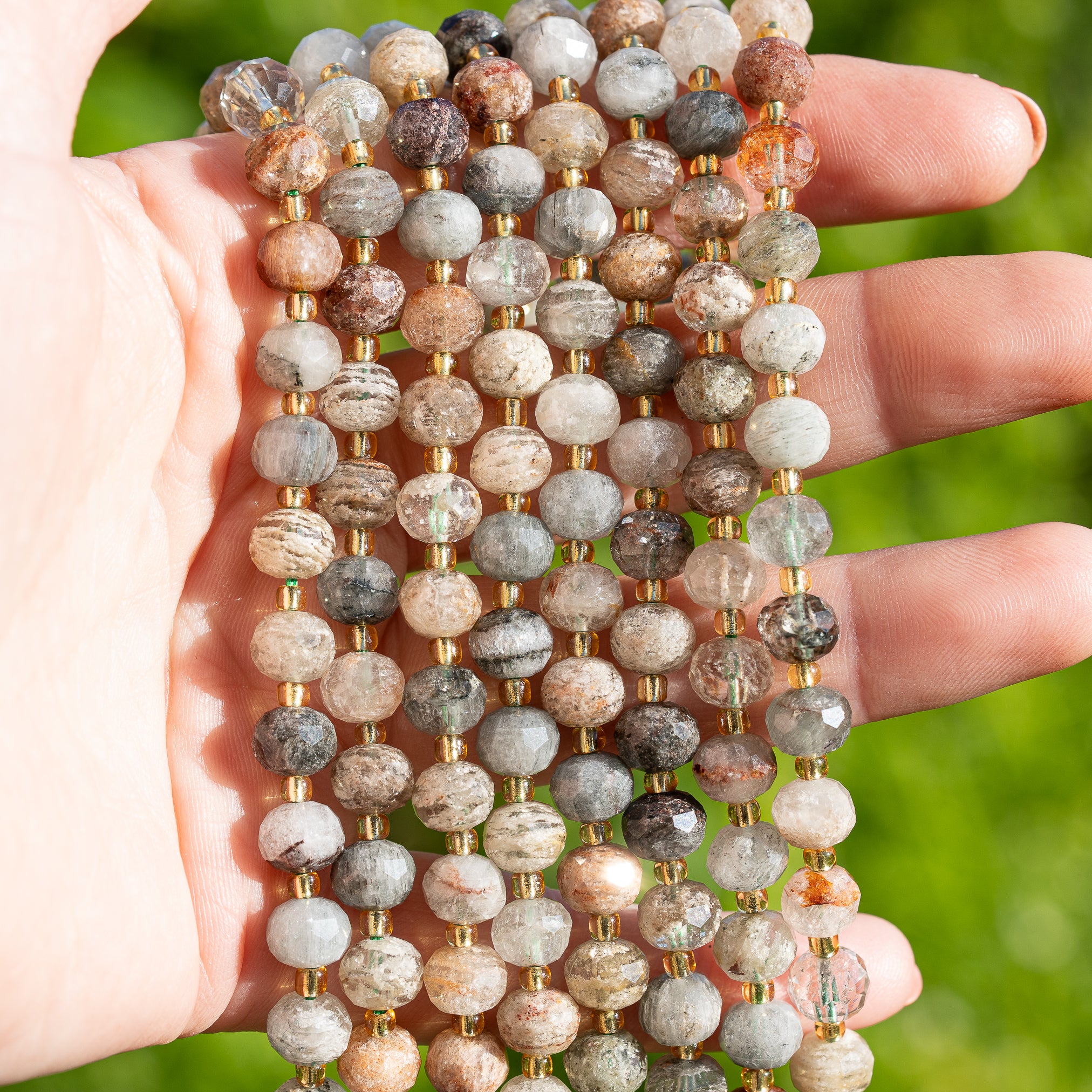 Perles rondelles facettes en Quartz Lodolite de env 7,5/8 x 6 mm ( 1/2 rang de env 22 perles )