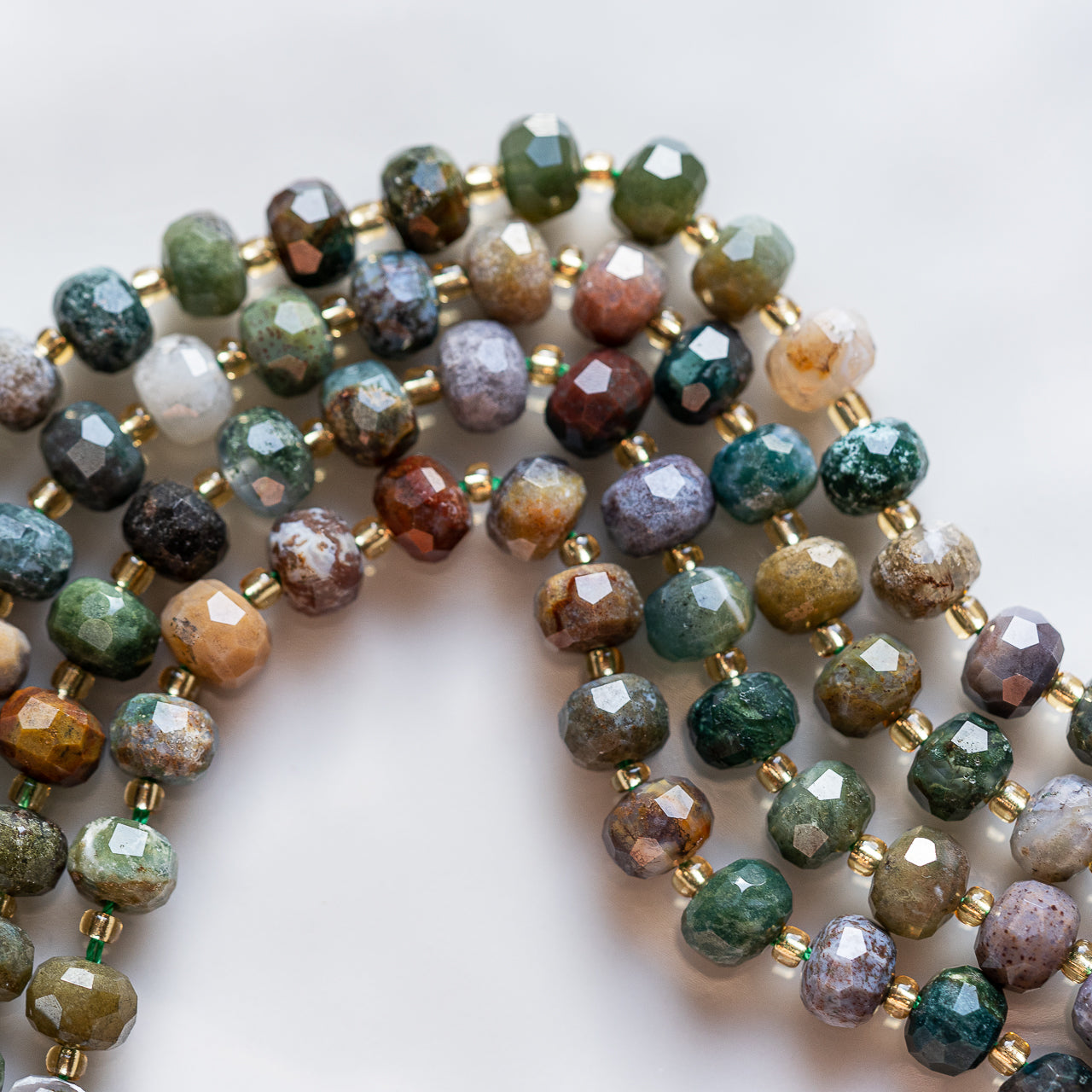 Perles rondelles facettes en agate Indienne de 7/8 x 5,5/6 mm ( rang de env 45 perles )